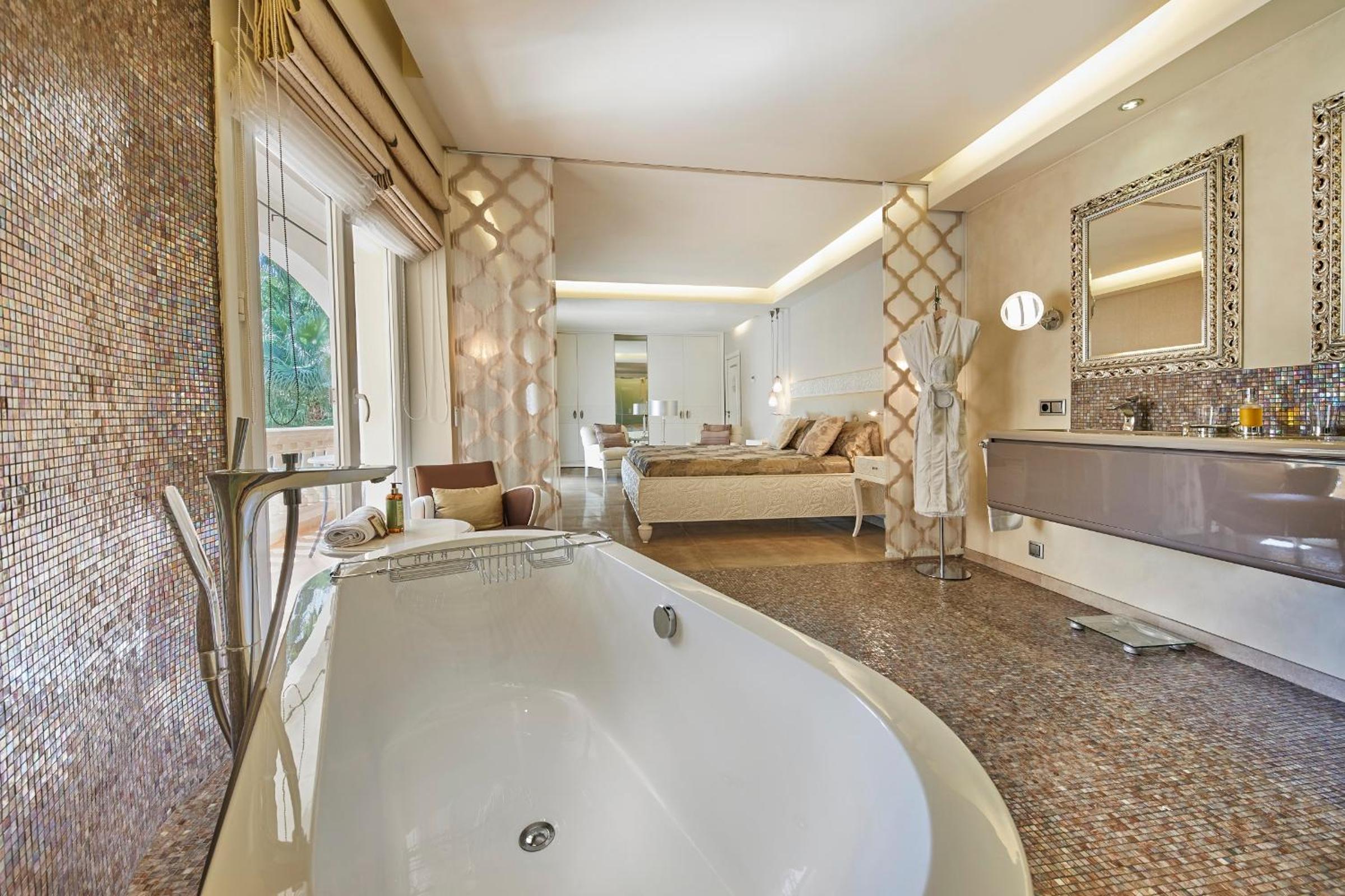 Comfort Suite photo 2