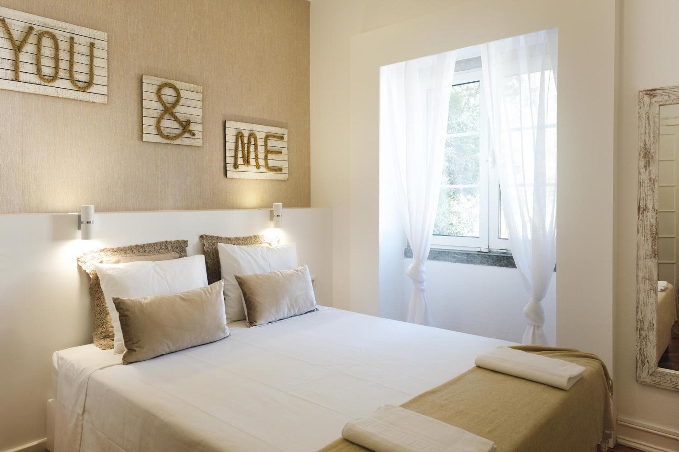 Deluxe King Suite photo 1