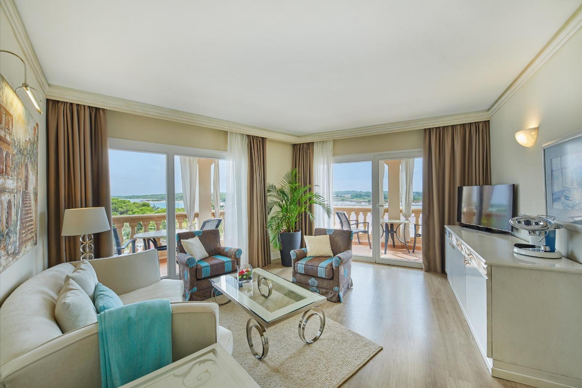 Two-Bedroom Suite photo 3