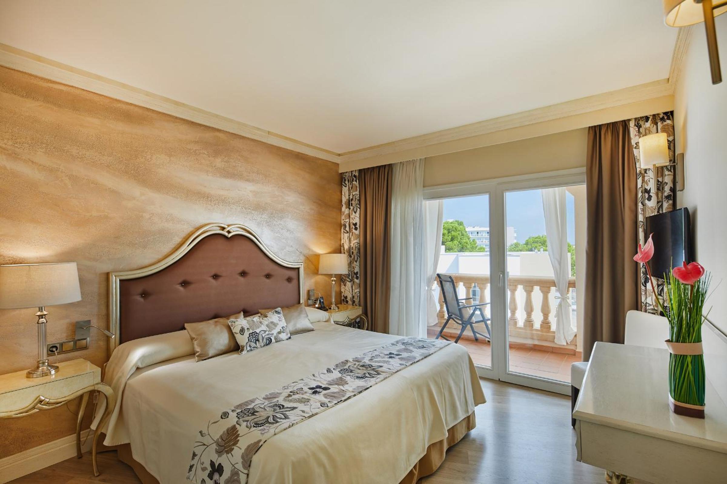 Two-Bedroom Suite photo 2