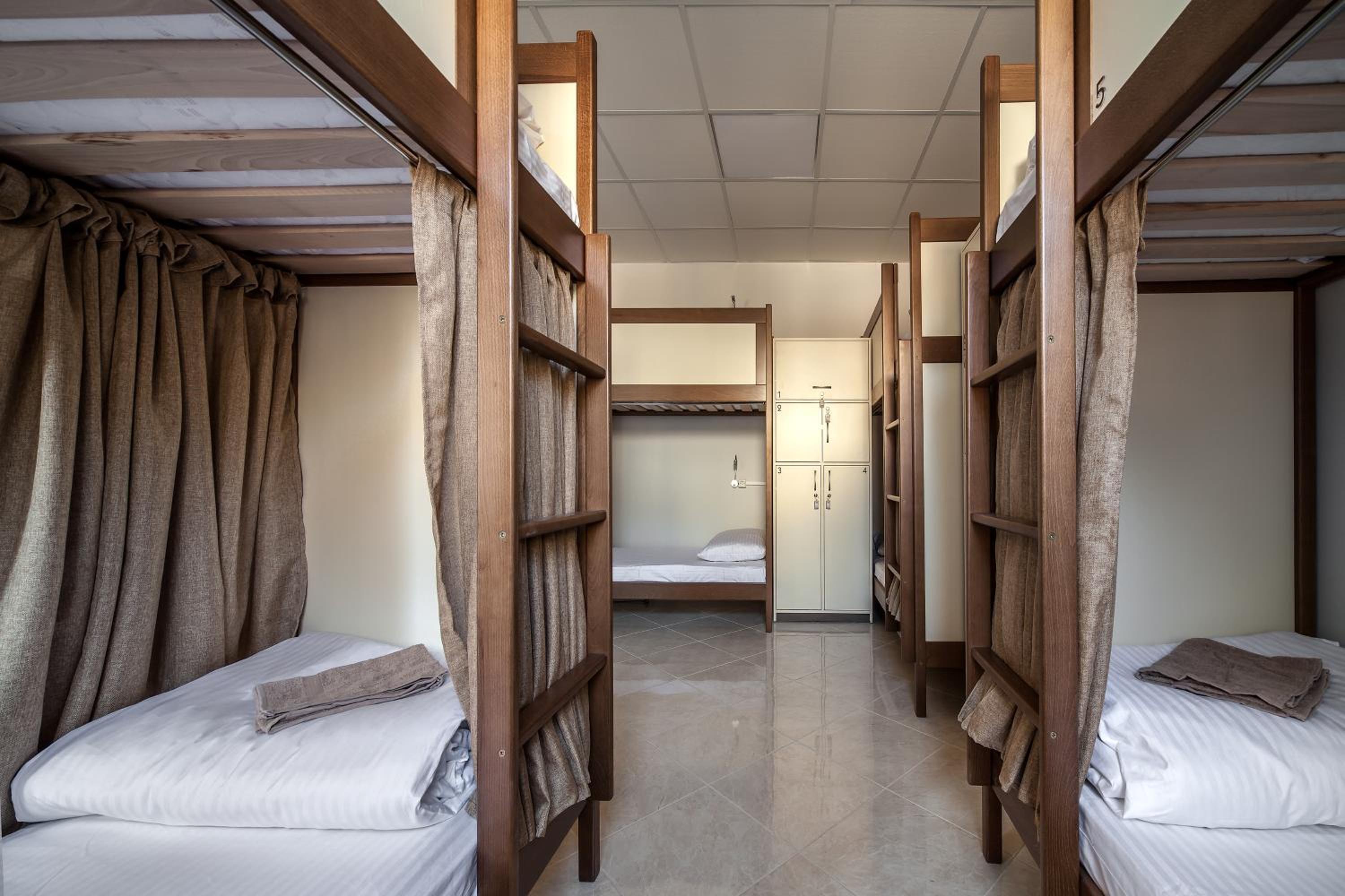 Bed in 10-Bed Mixed Dormitory Room photo 2