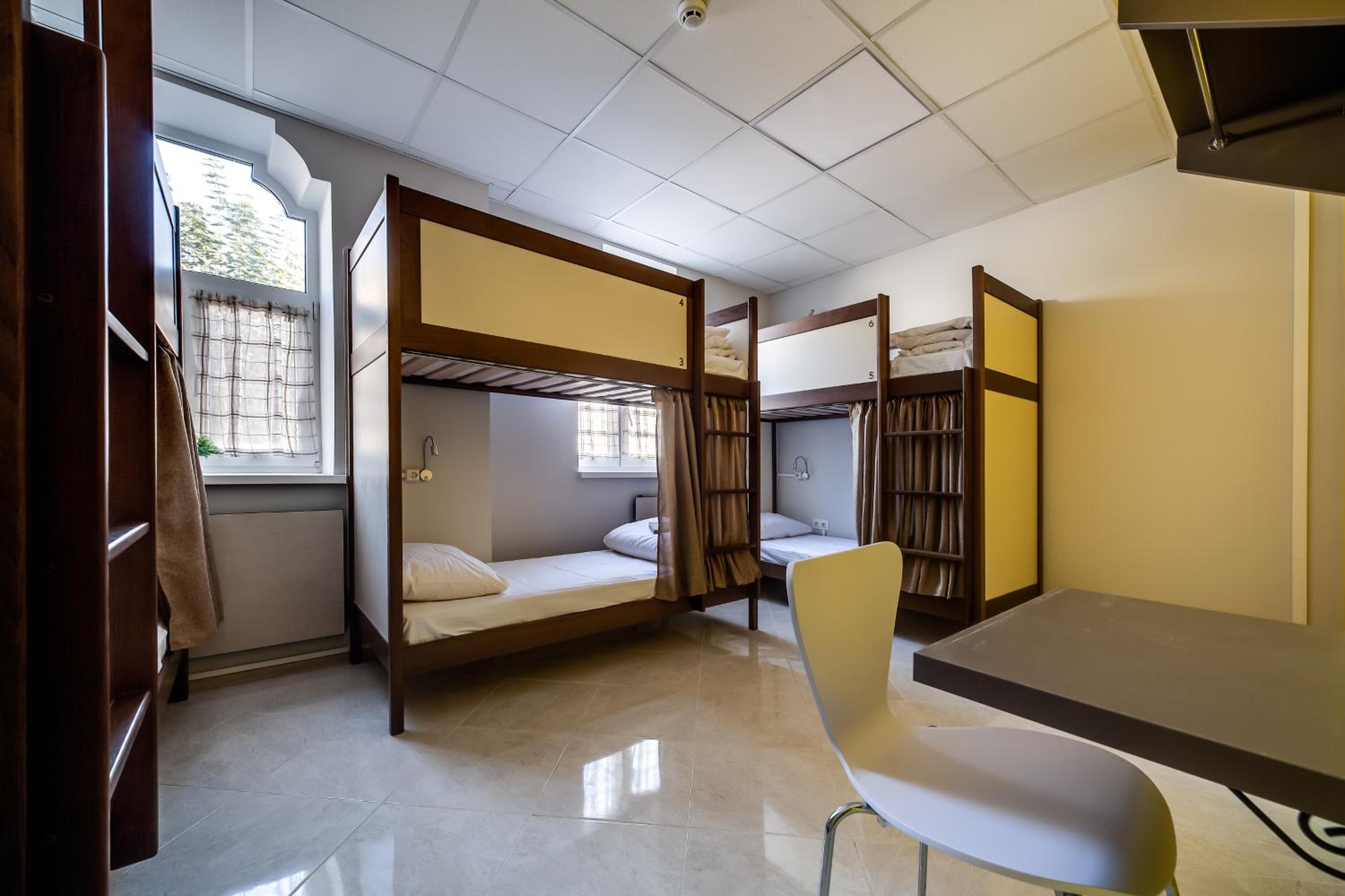 Bed in 6-Bed Dormitory Room photo 2