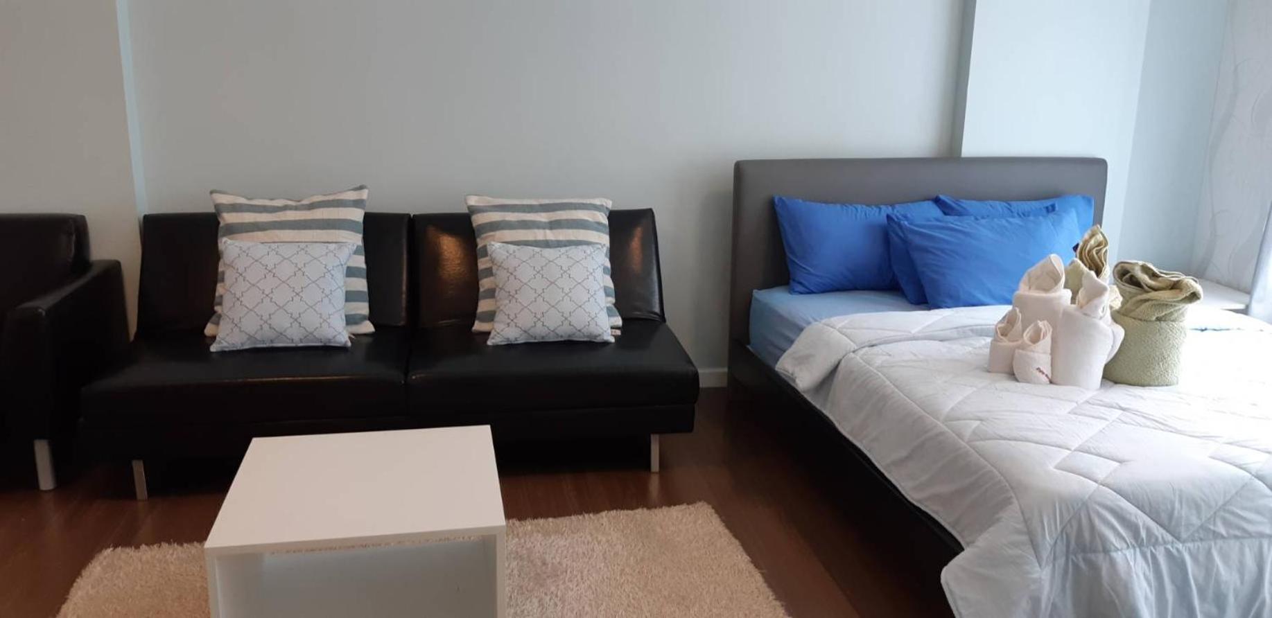 Studio Apartment - Photo 1
