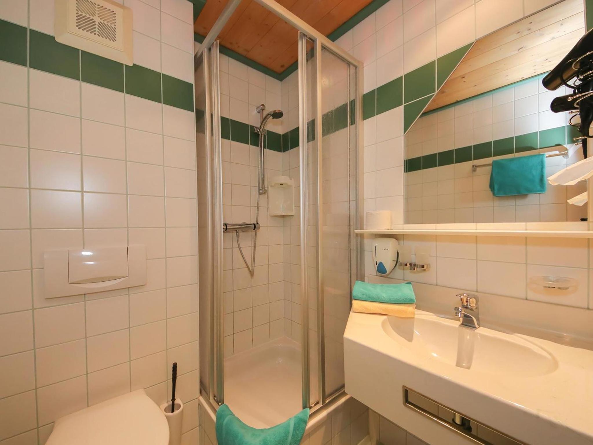 Double Room with Balcony - Photo 14