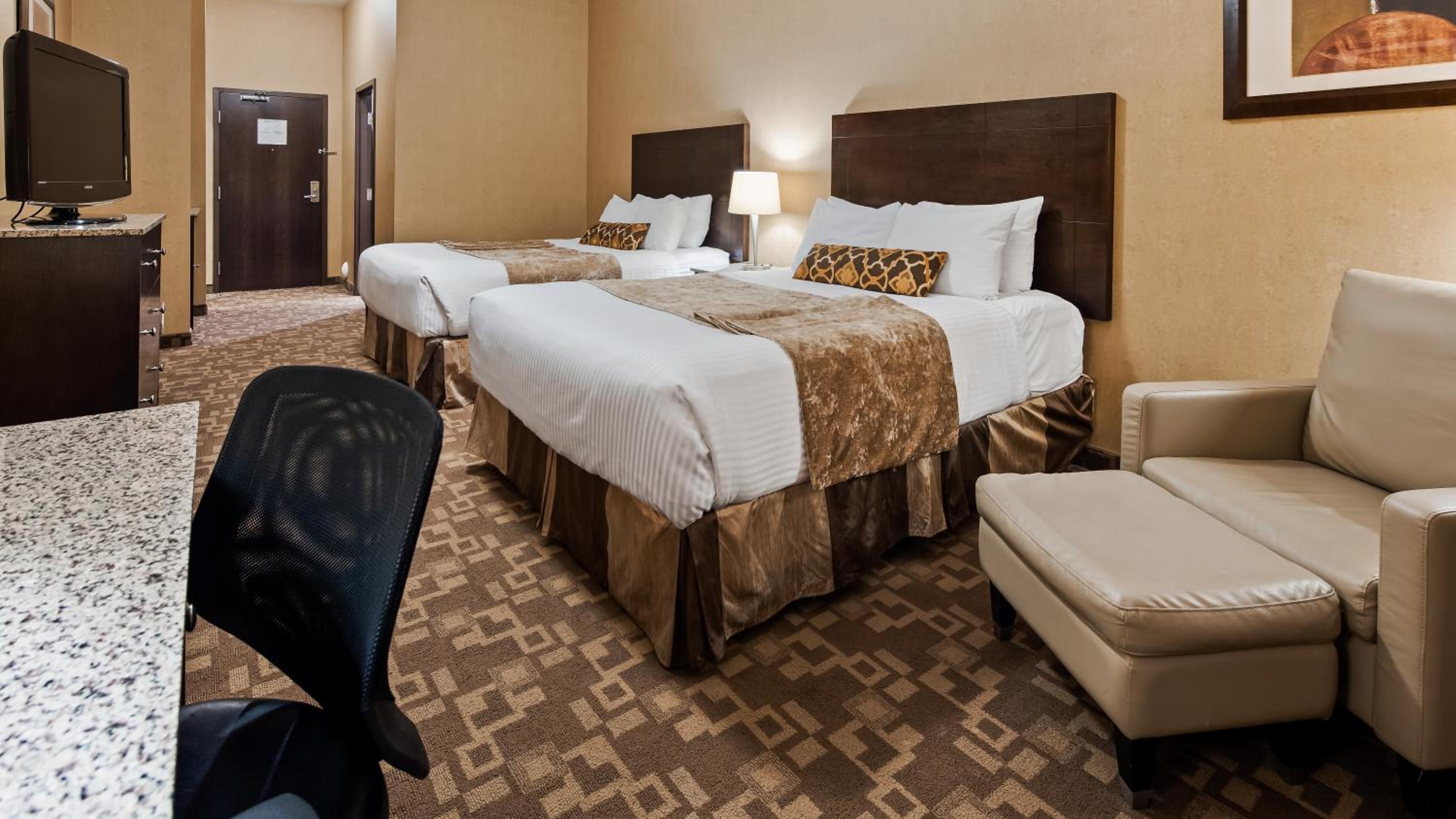 Queen Room with Two Queen Beds - Non-Smoking - Photo 3