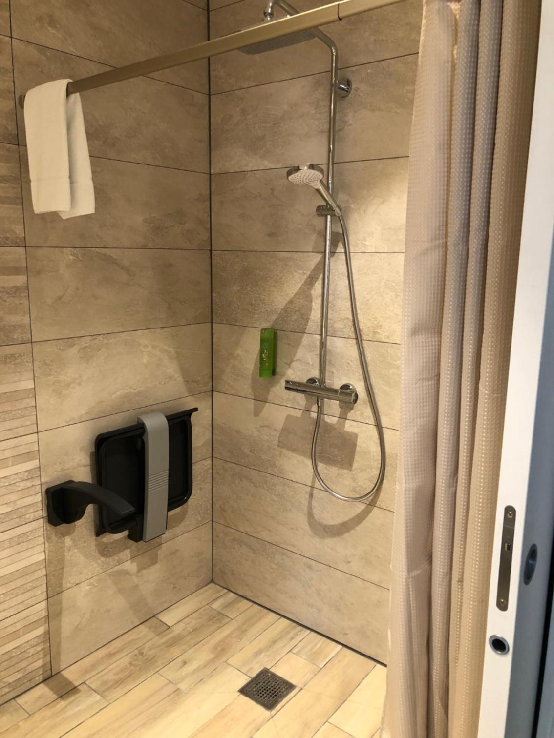 Double Room - Disability Access photo 3