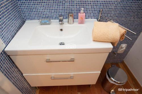Quadruple Room - Photo 11