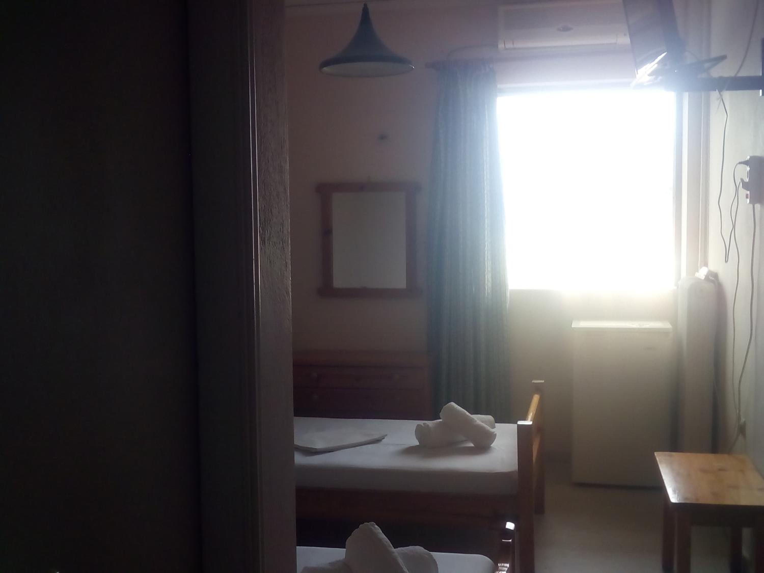 Twin Room - Photo 7