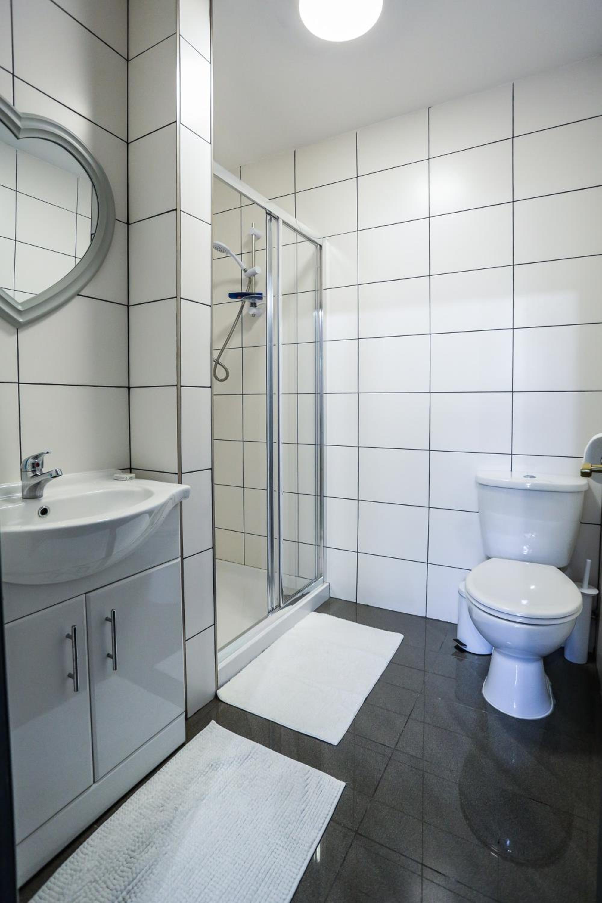 Double Room - Photo 8