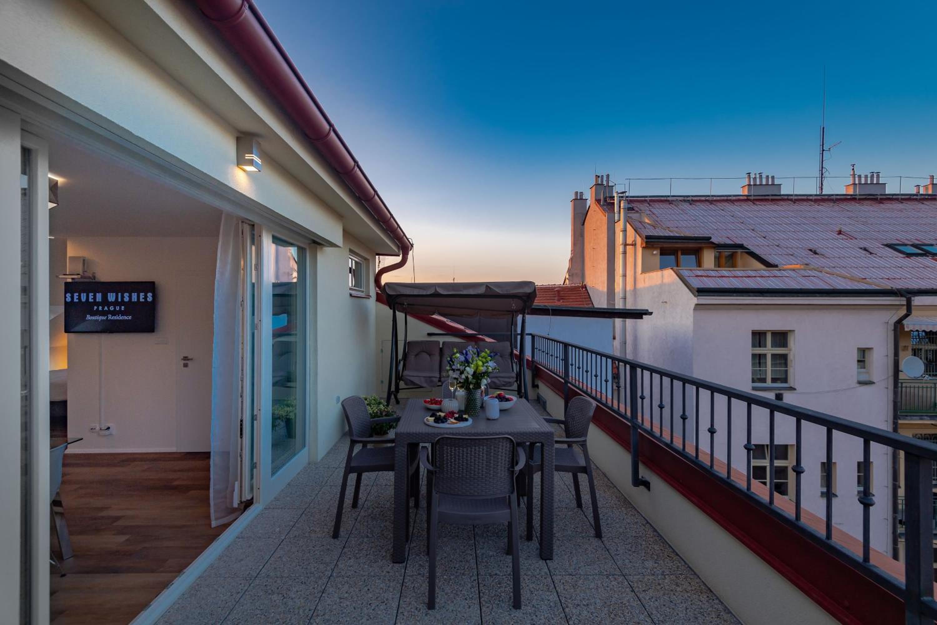 Executive Apartment with Terrace thumbnail 6