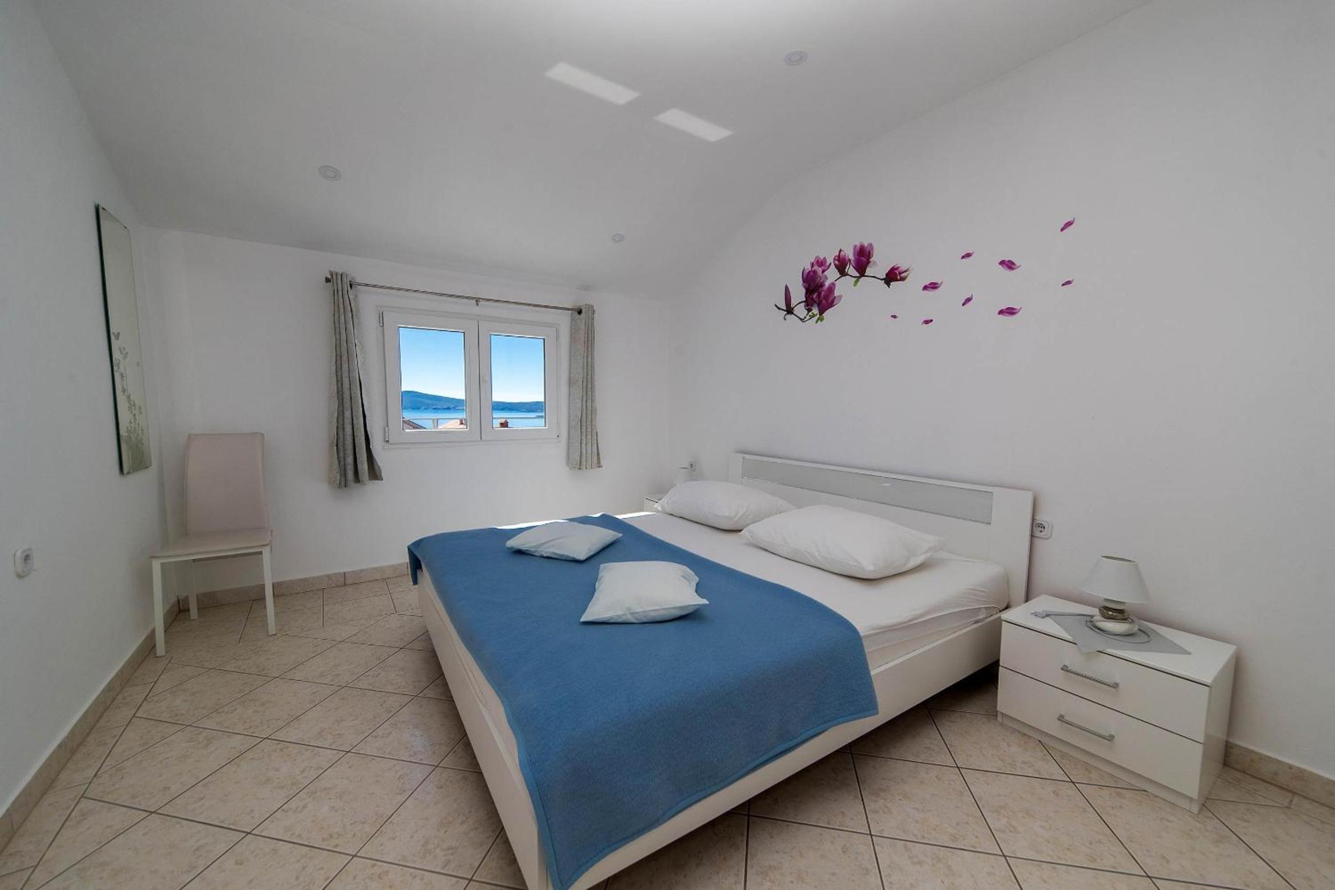 Two-Bedroom Apartment with Balcony and Sea View (6 Adults) - Photo 6