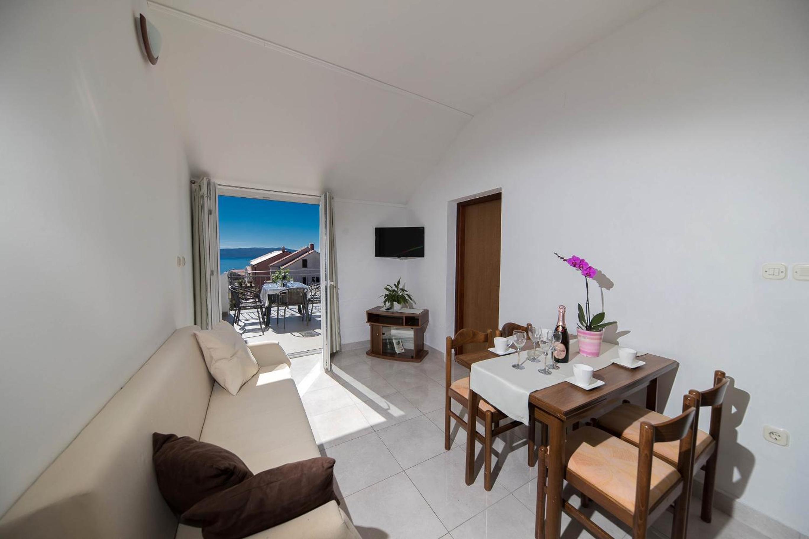 Two-Bedroom Apartment with Balcony and Sea View (5 Adults)  photo 2
