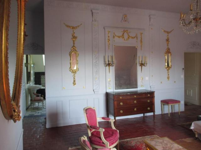 Superior Family Room photo 1