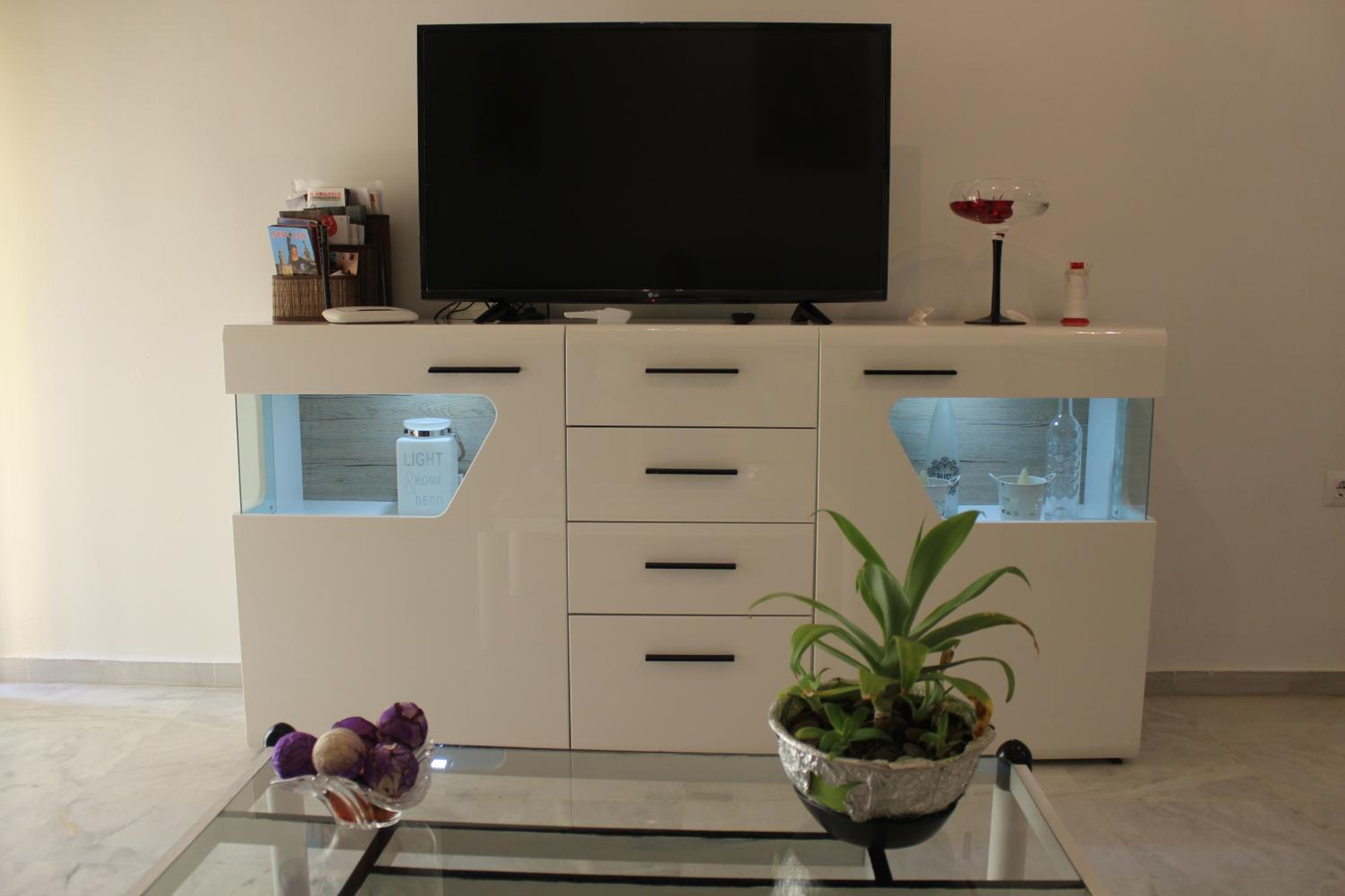 One-Bedroom Apartment - Photo 8