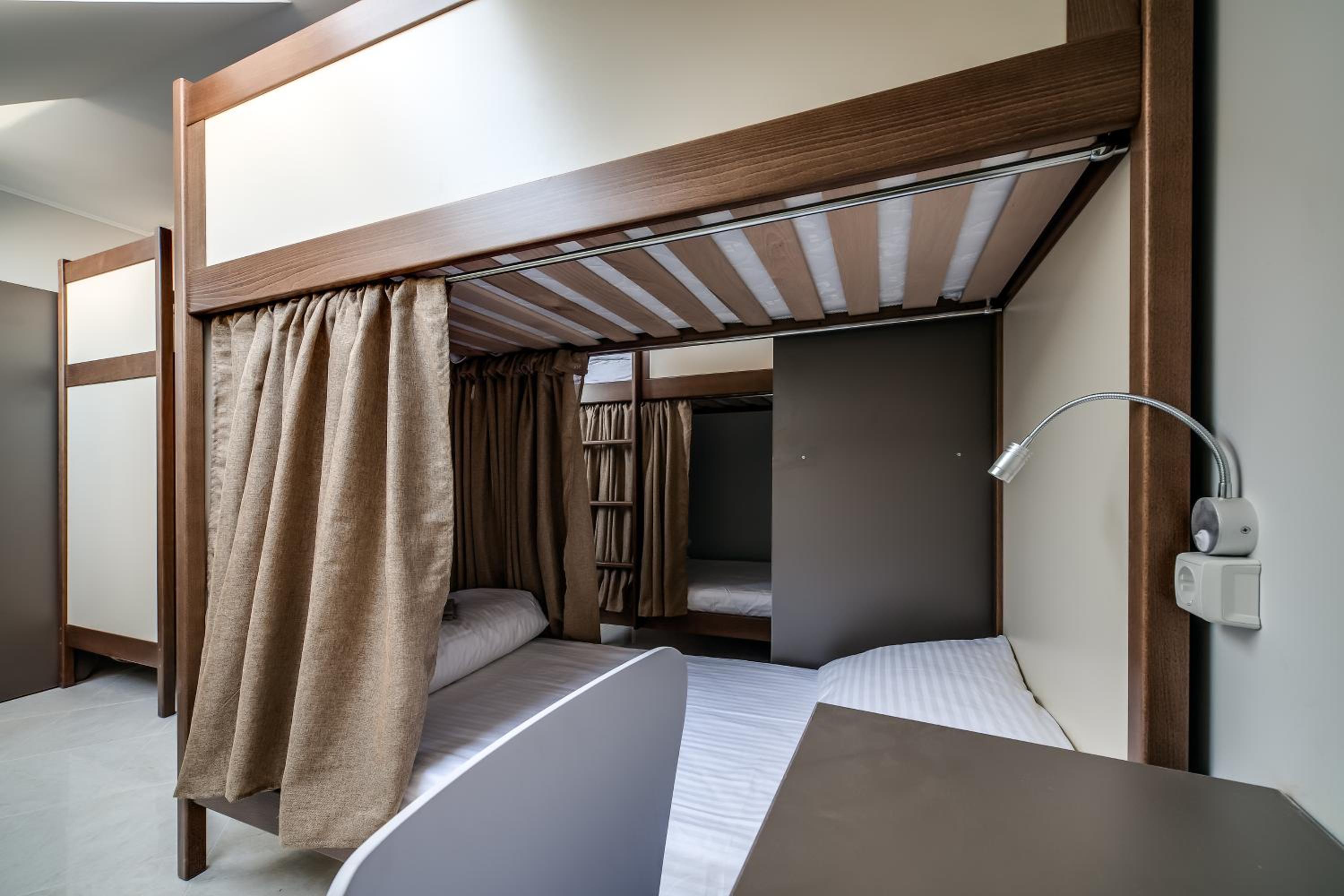 Single Bed in 6-Bed Dormitory Room photo 3