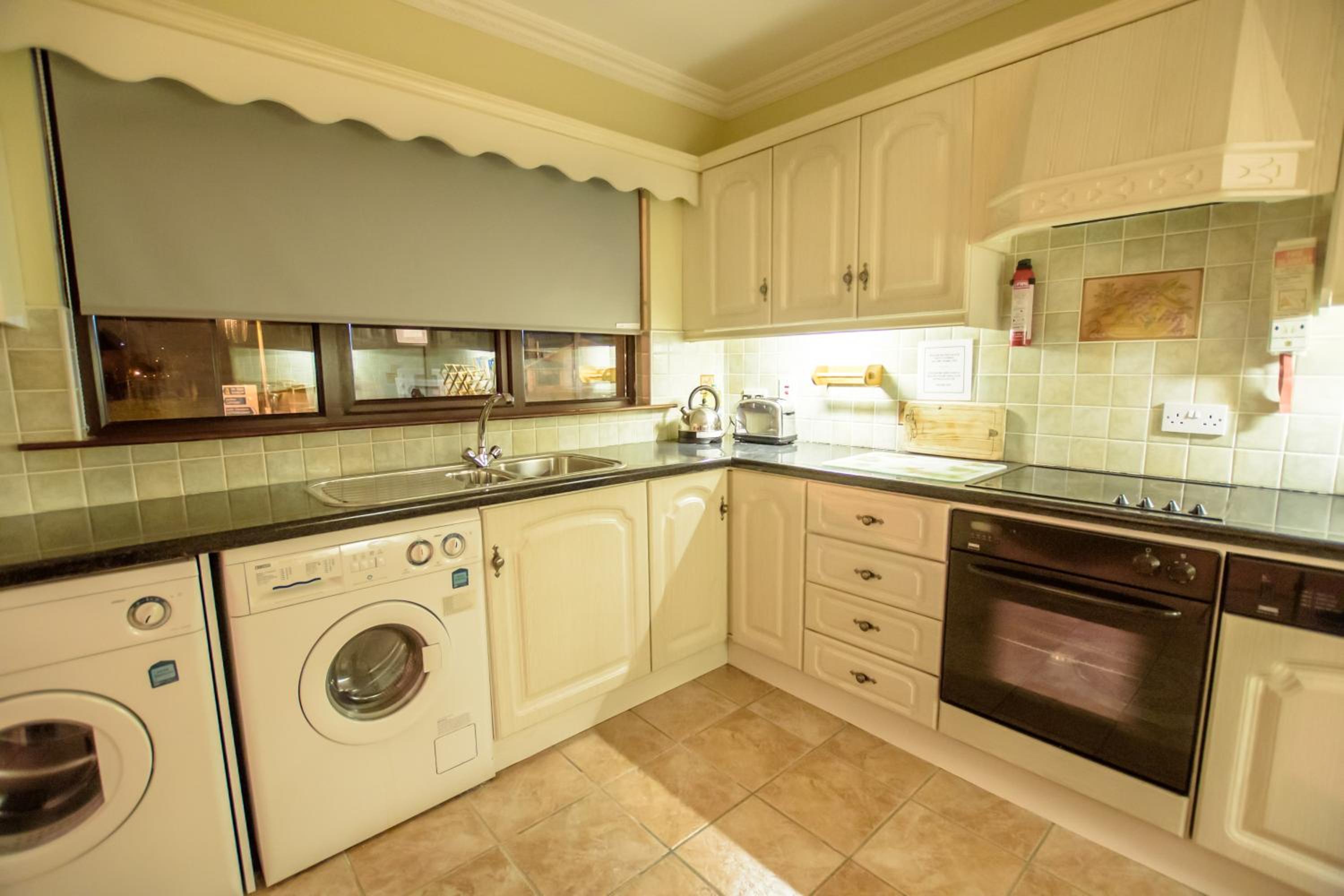 Three-Bedroom Apartment - Photo 7