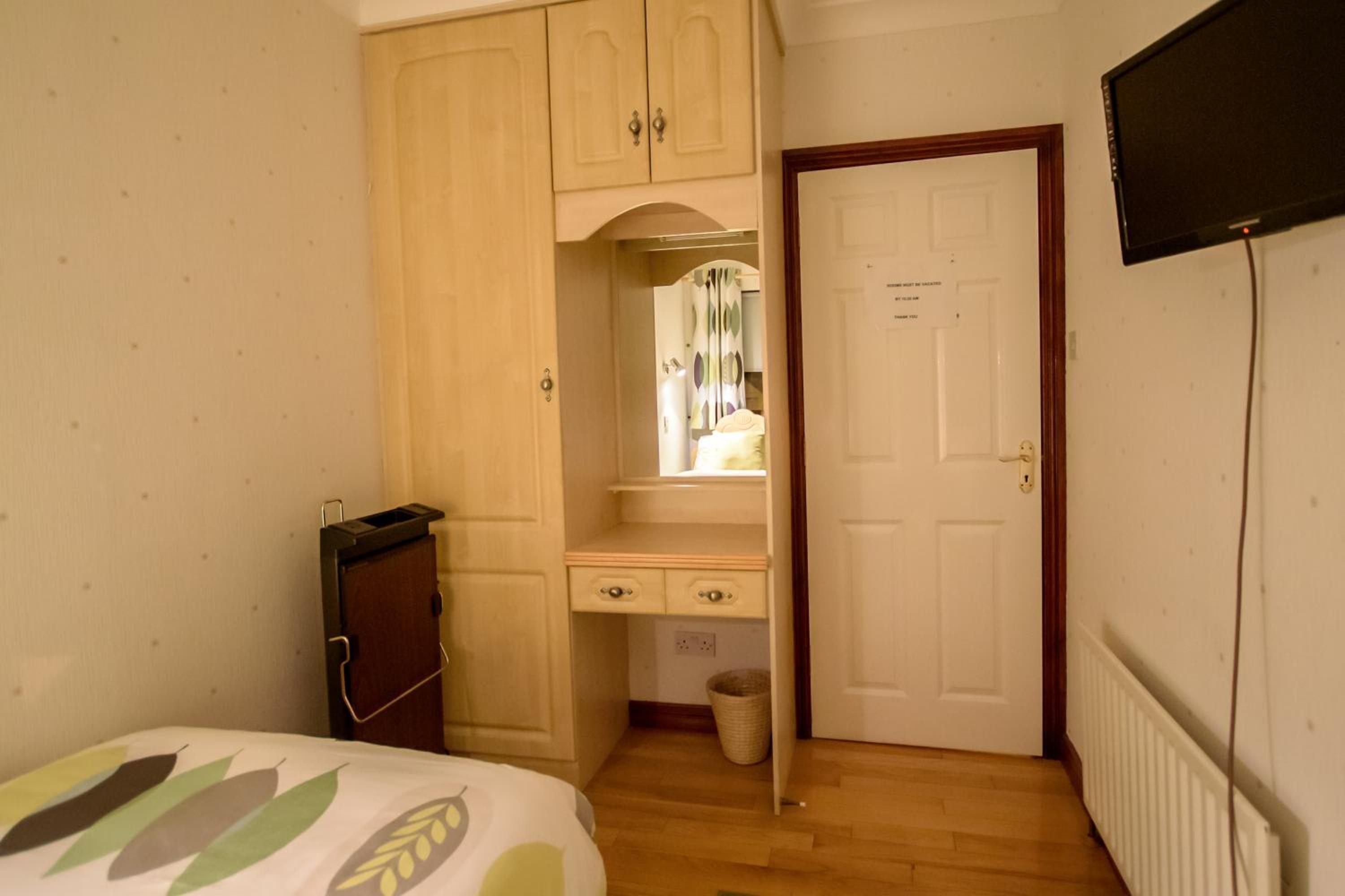 Three-Bedroom Apartment - Photo 5