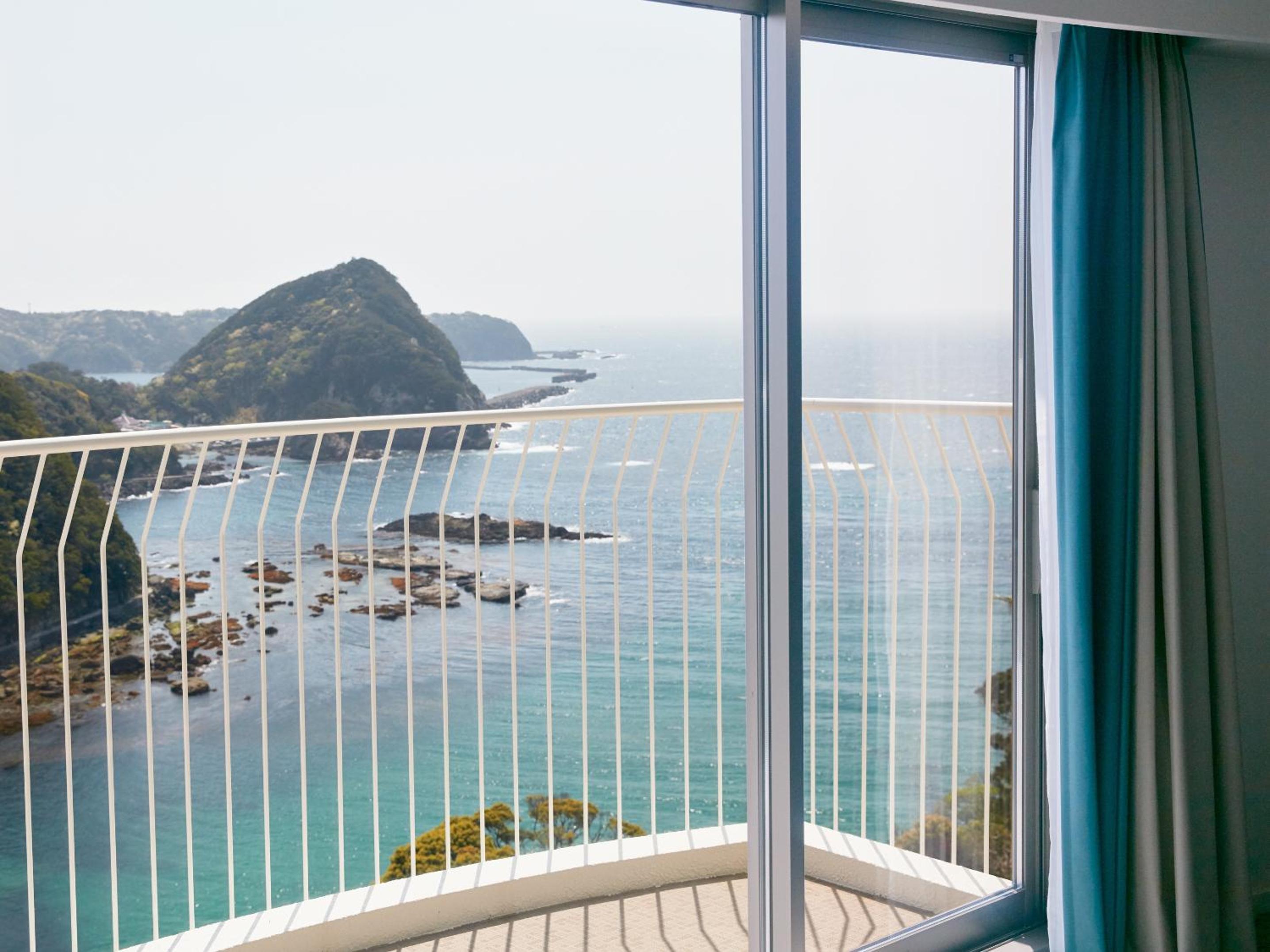 Superior Twin Room with Balcony - Photo 4