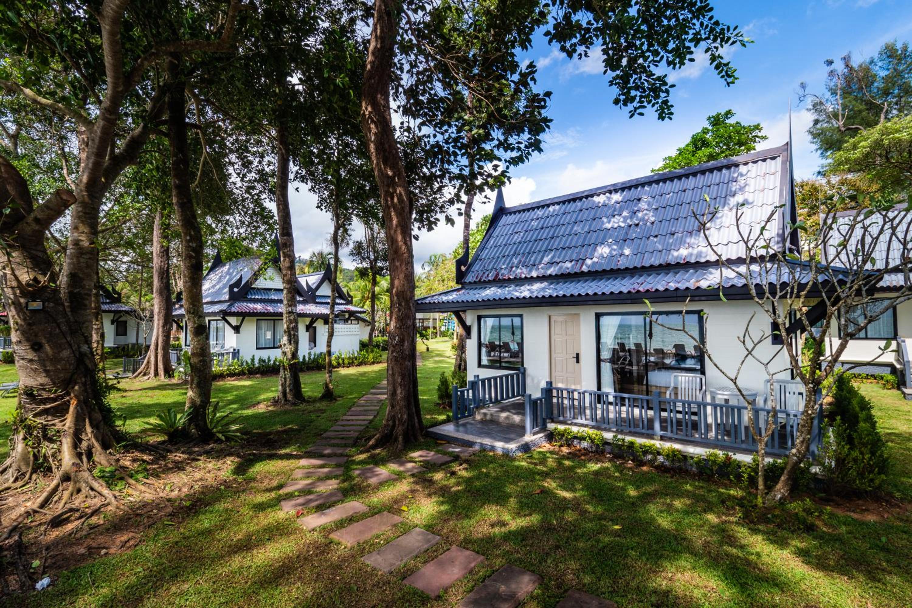 Villa - Beach Front