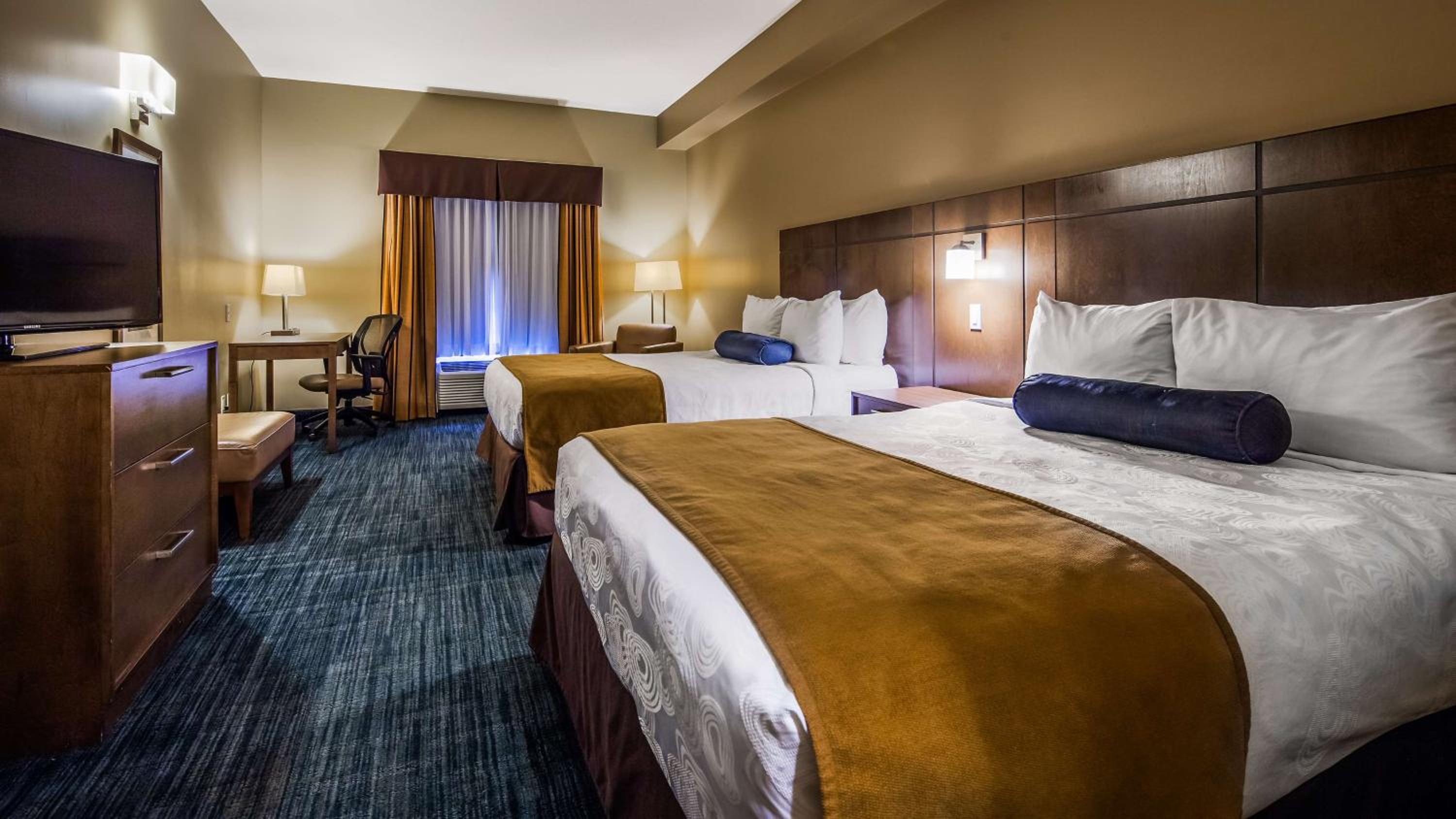Queen Room with Two Queen Beds - Non-Smoking