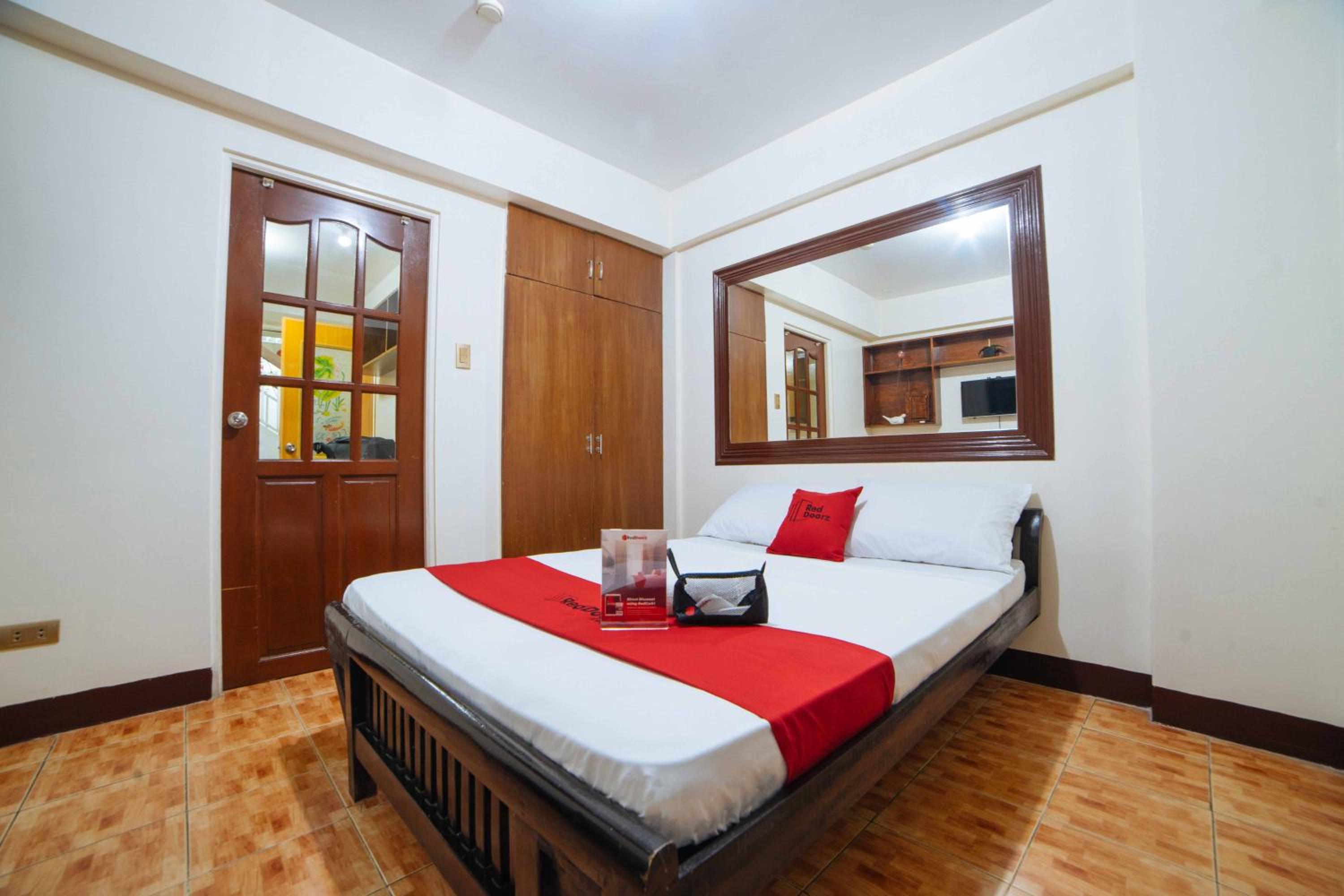 Deluxe Room - Photo 8
