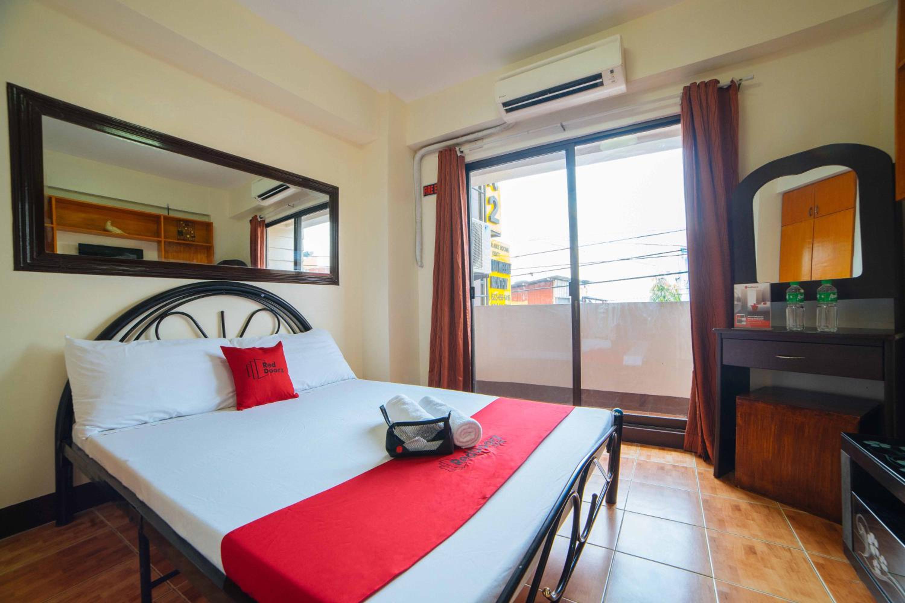 Deluxe Room - Photo 7