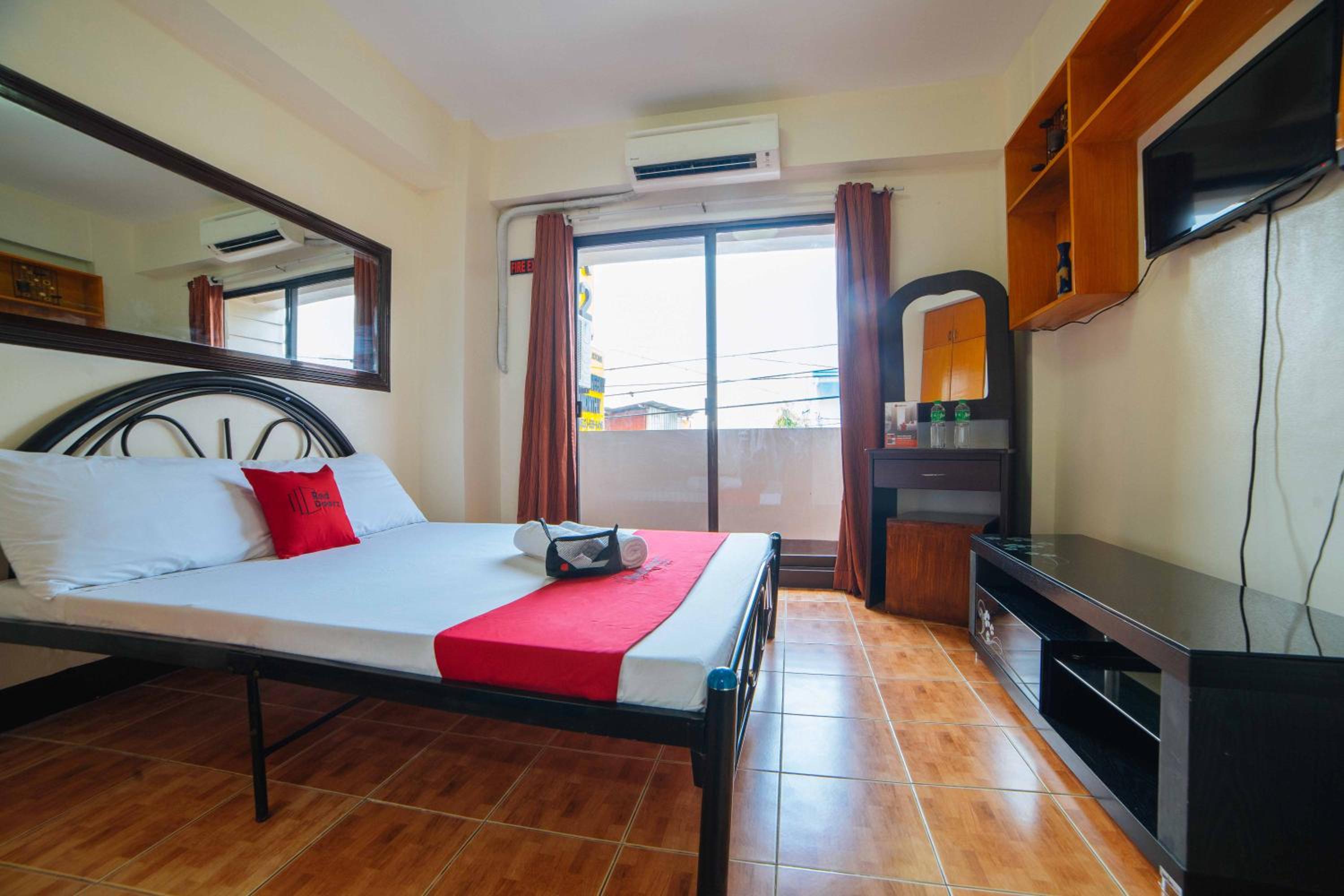 Deluxe Room - Photo 6