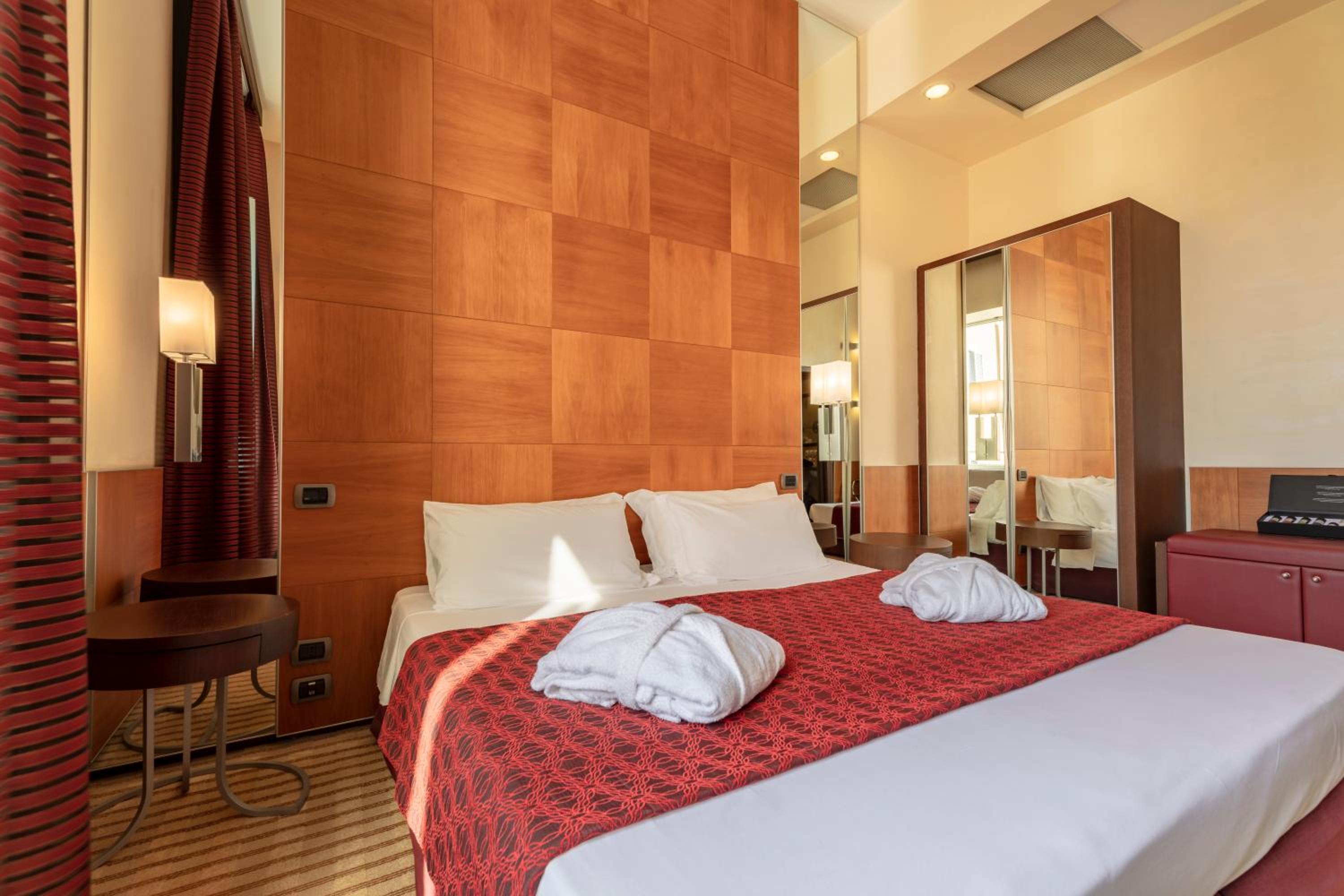 Standard Double or Twin Room photo 3