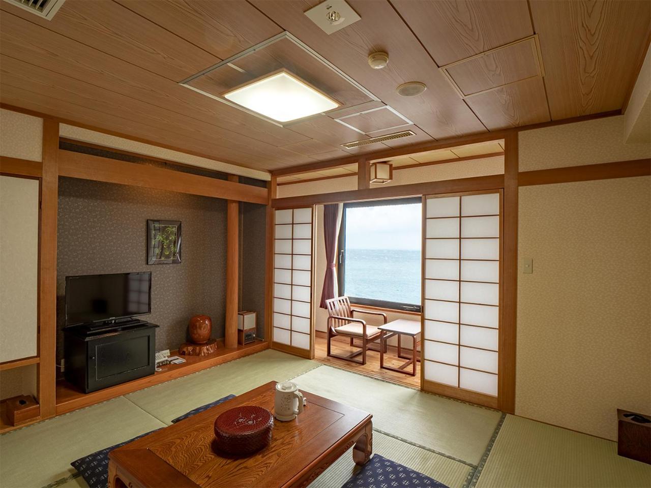 Standard Japanese-Style Room with Sea View photo 2