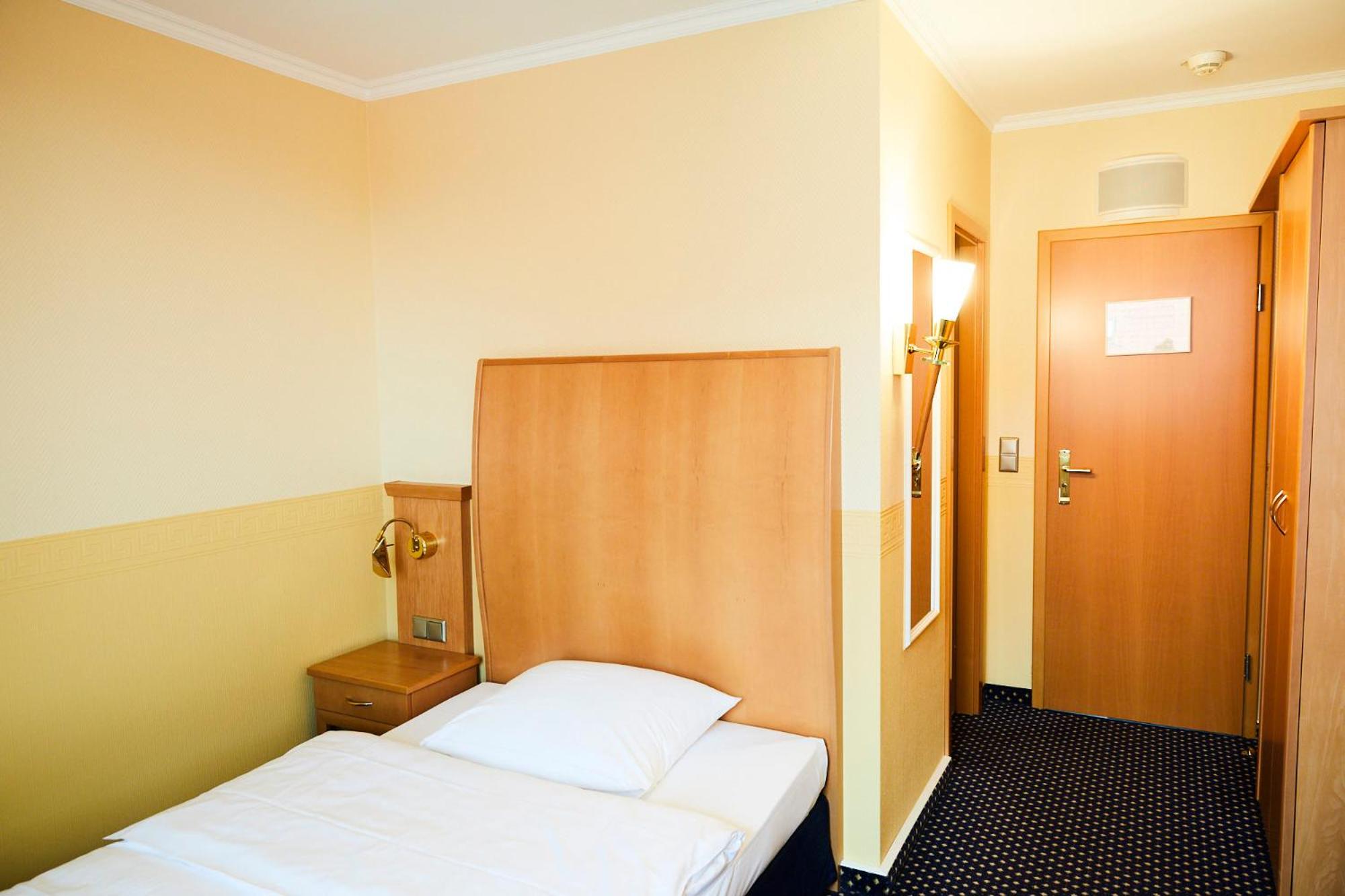 Single Room photo 2