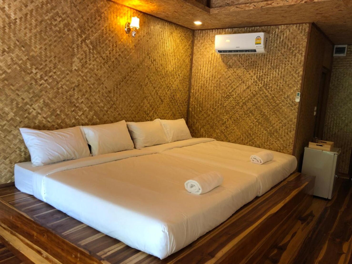 Queen Room with Two Queen Beds - Photo 9
