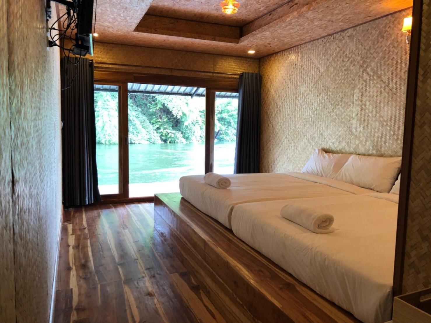 Queen Room with Two Queen Beds - Photo 10