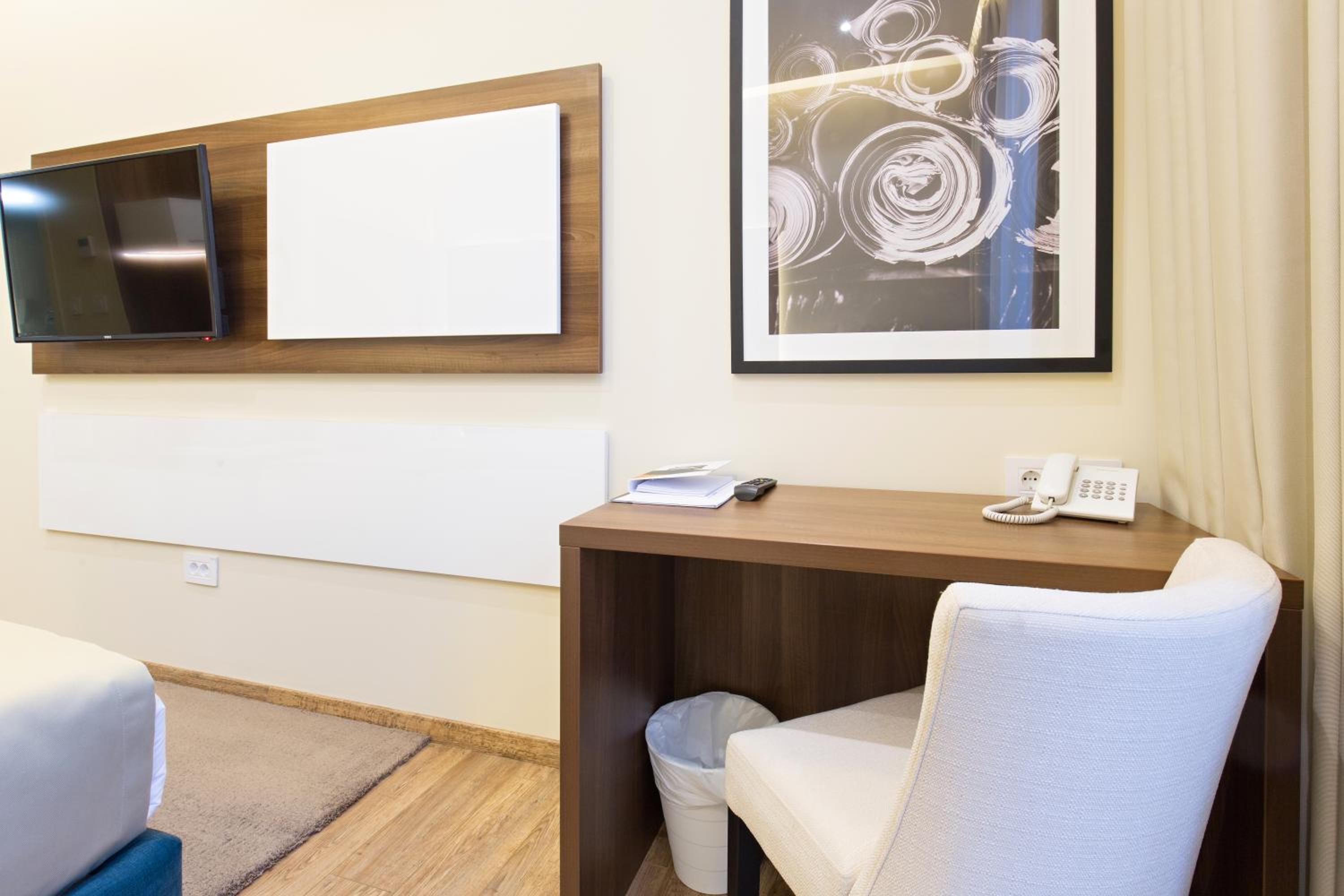 Standard Double or Twin Room photo 3
