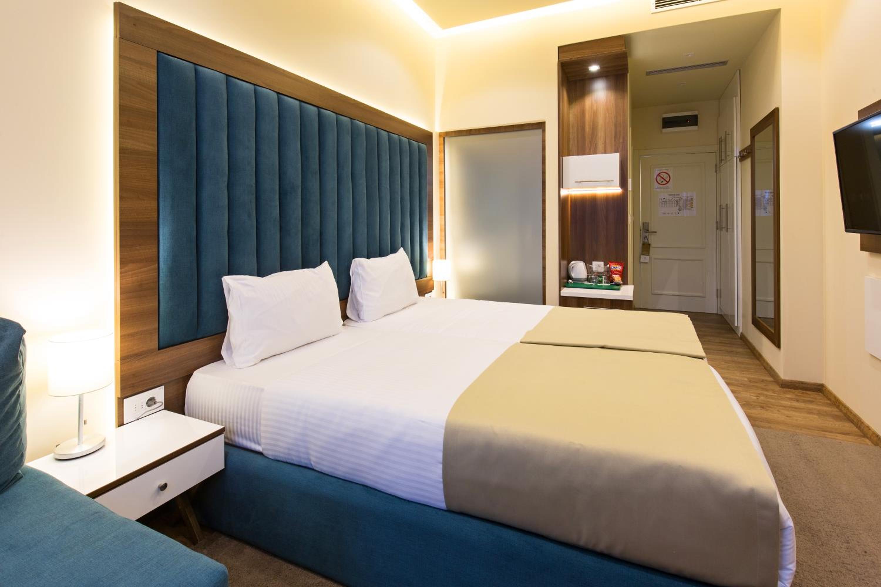 Standard Double or Twin Room photo 2