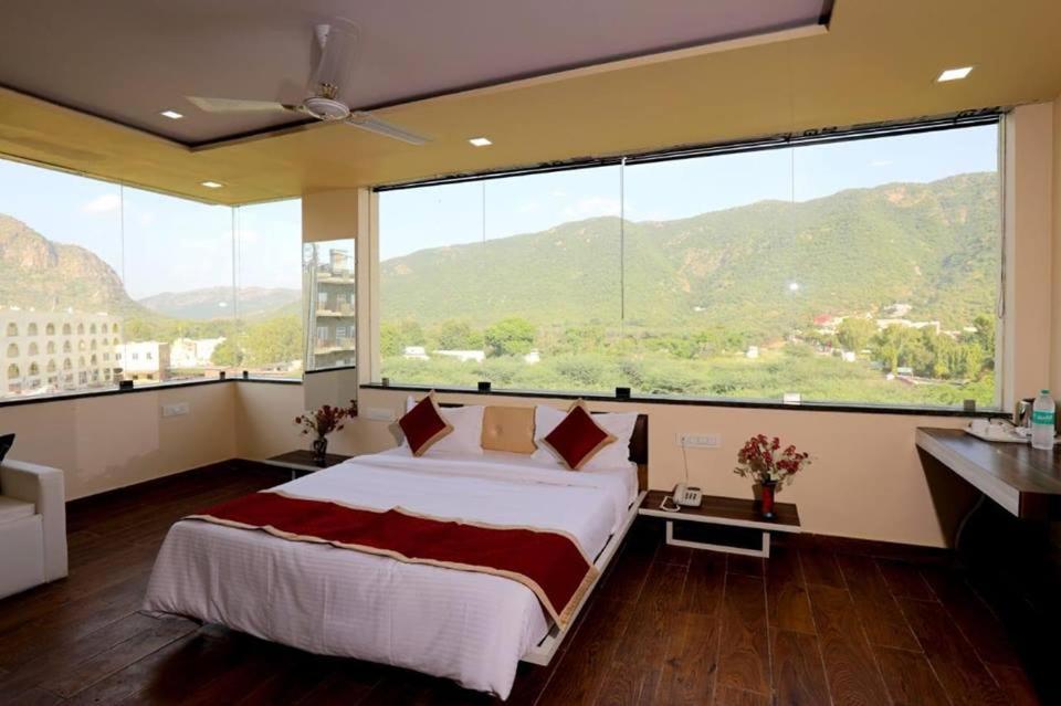 Suite with Mountain View photo 2