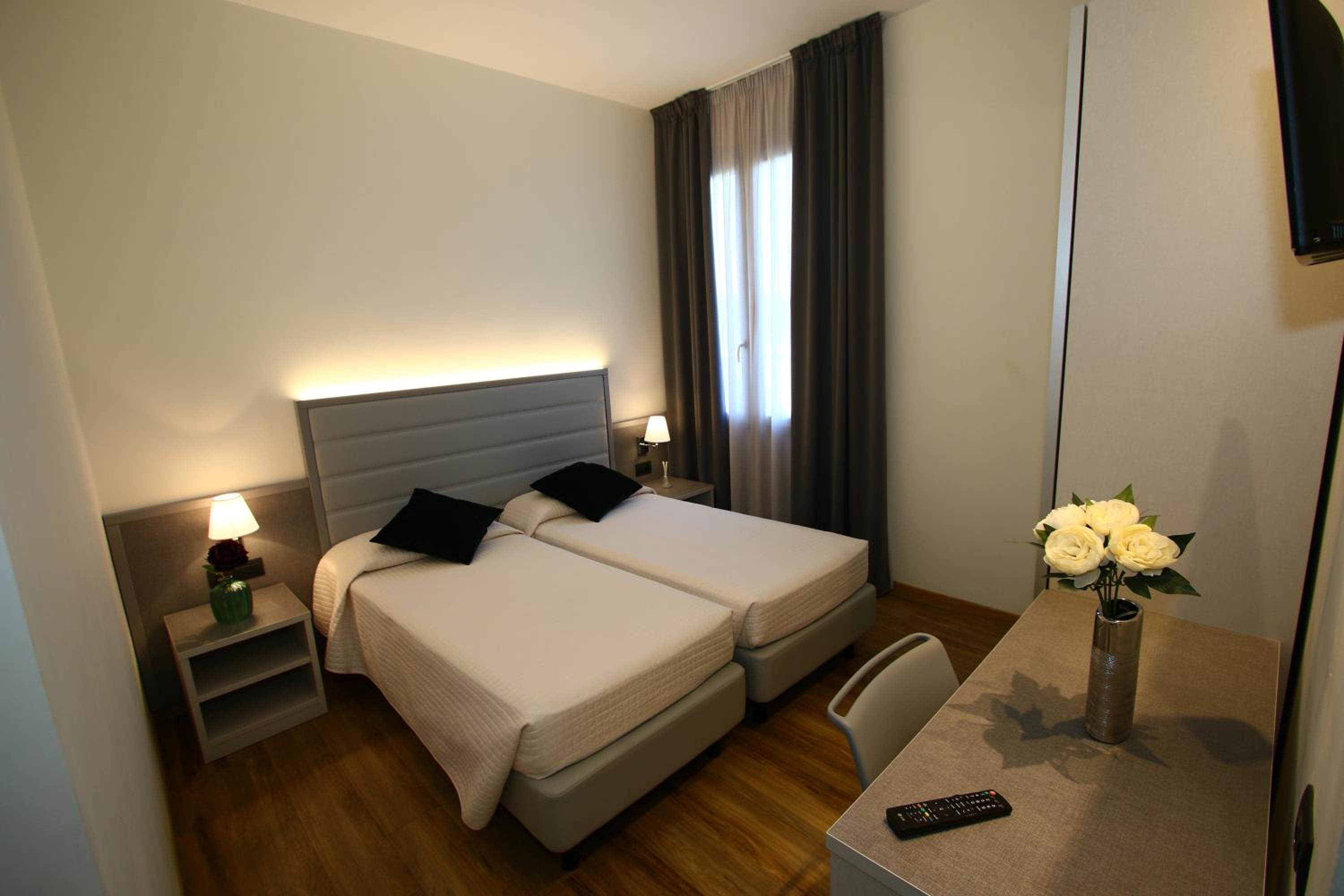 Superior Double or Twin Room - Photo 6