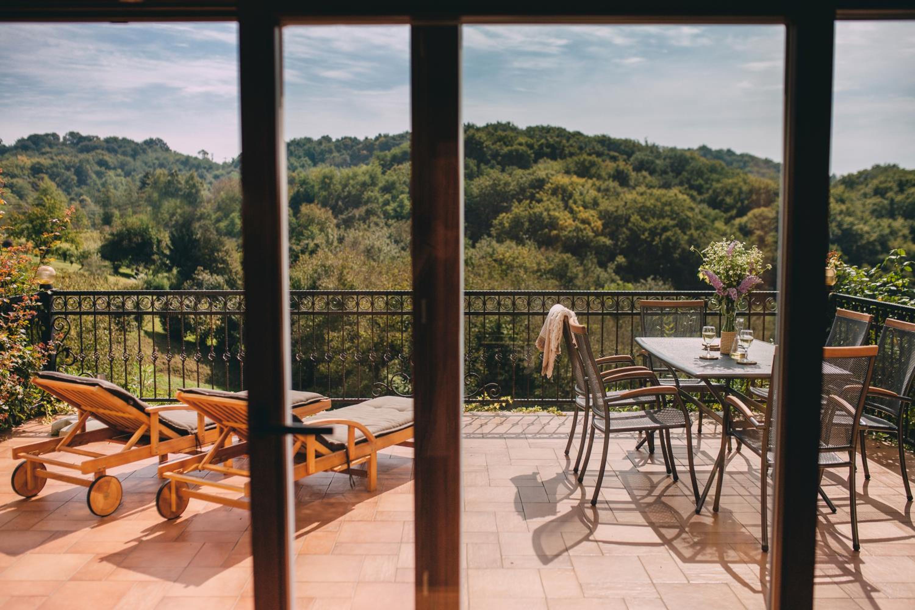 House with Terrace photo 2