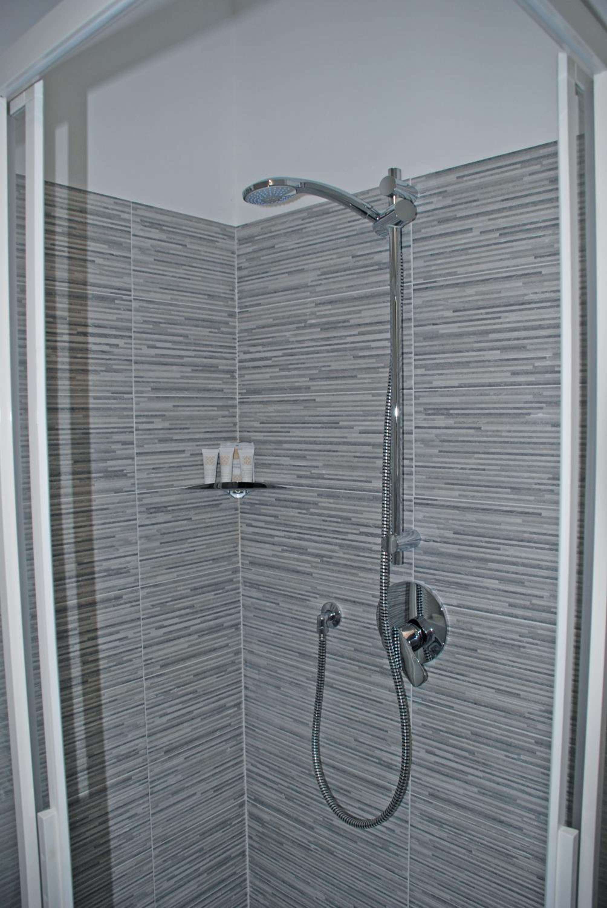 Double or Twin Room - Photo 3