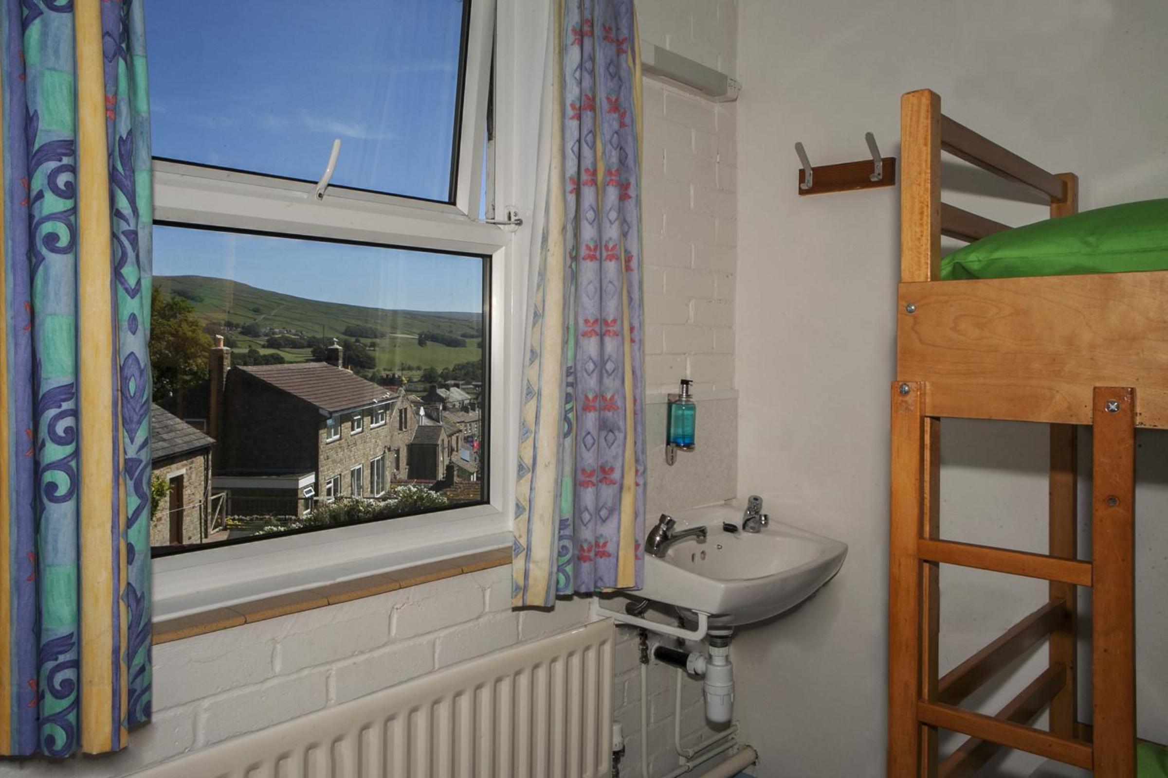 4 Bed Private Room Shared Bathroom photo 1
