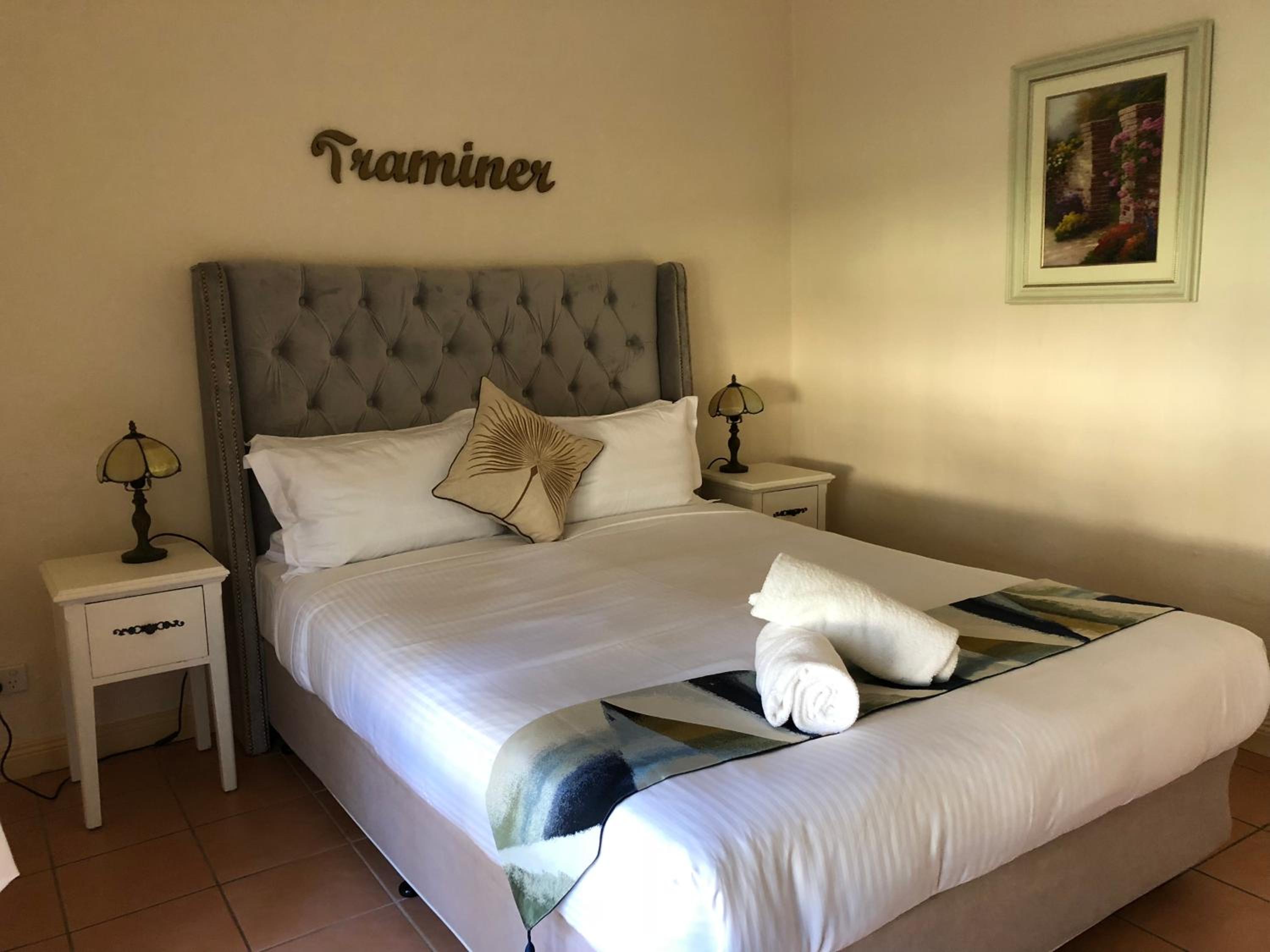 Deluxe Queen Suite - Photo 6