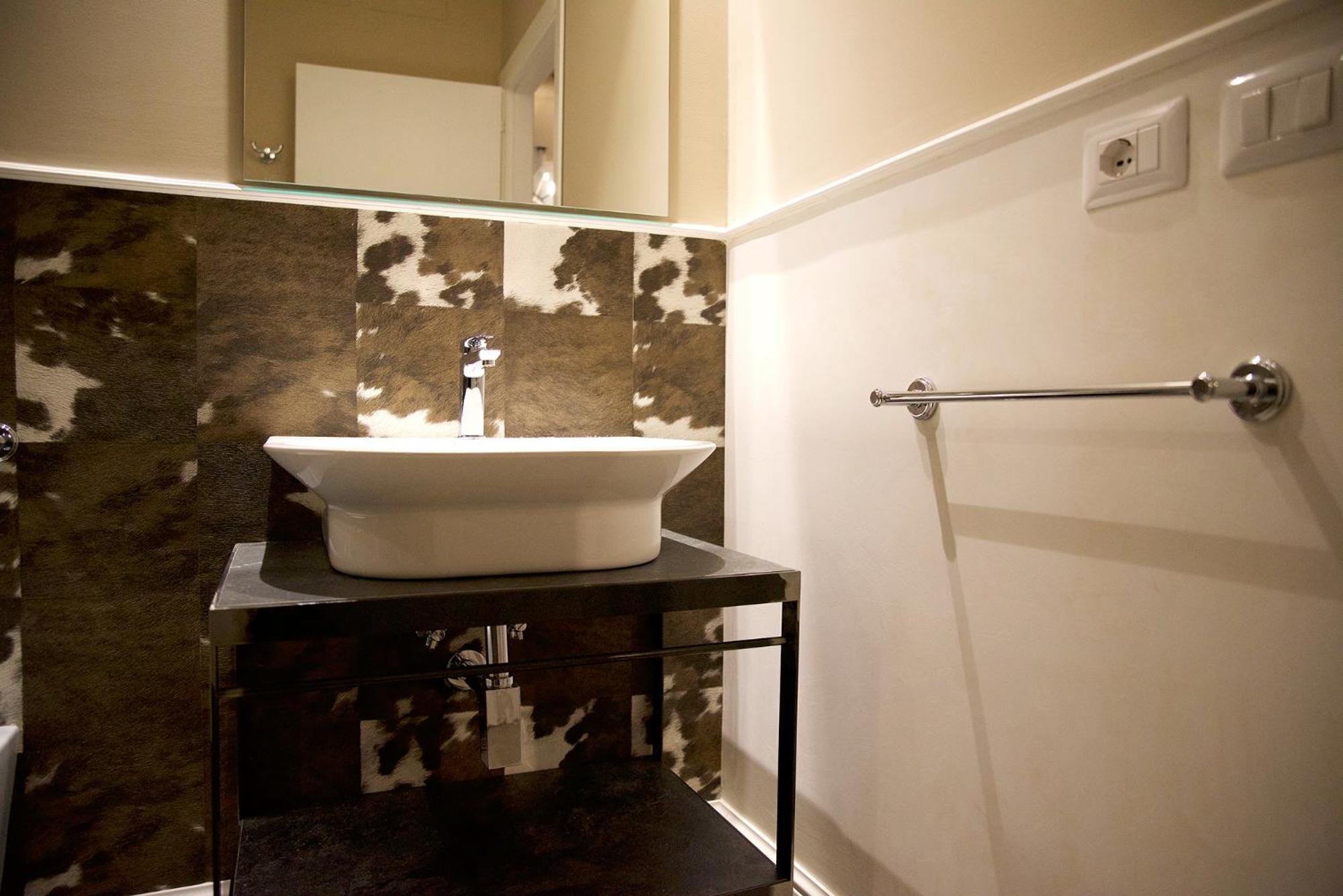 Deluxe Double Room with Balcony - Photo 2