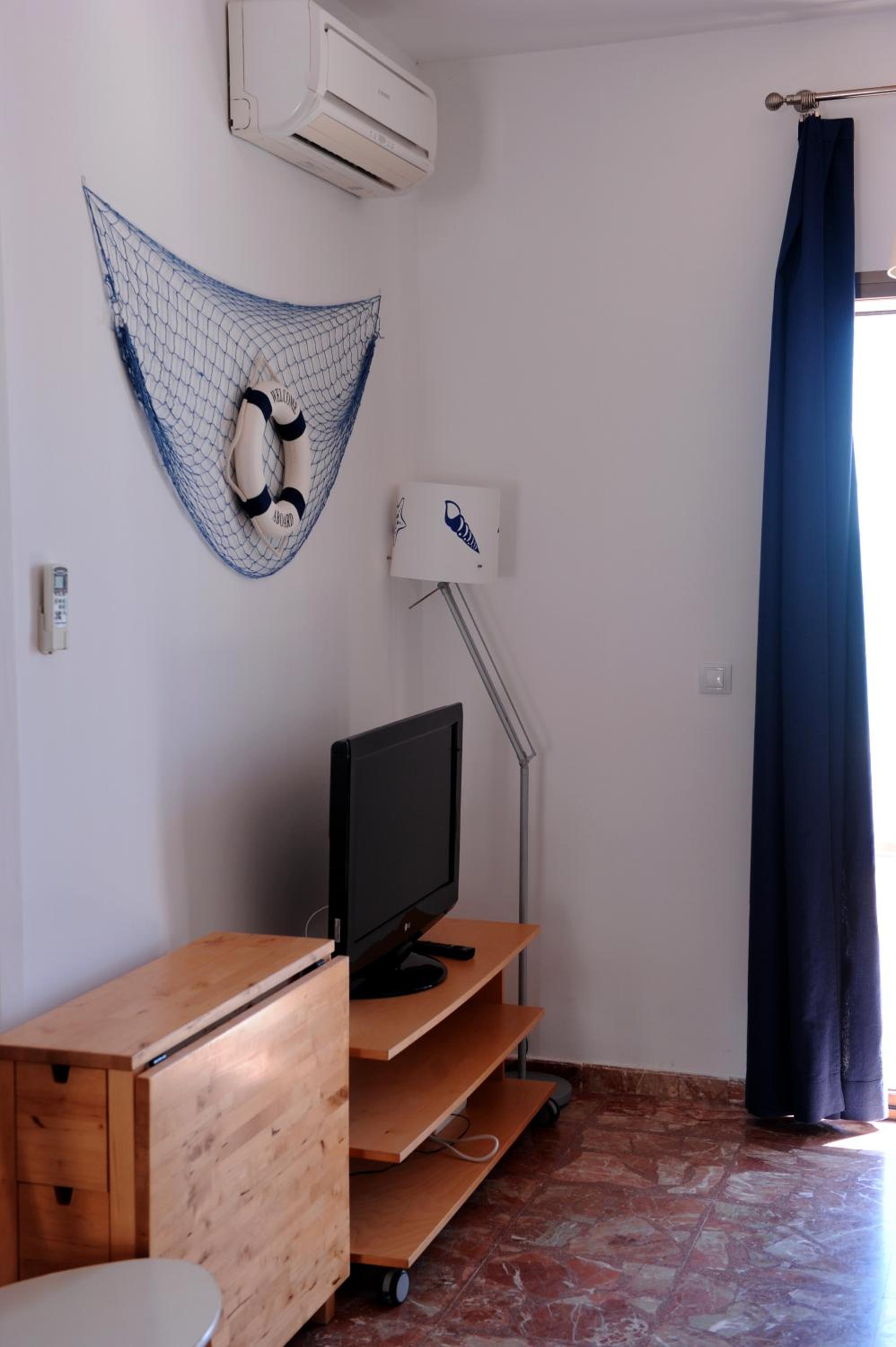 Apartamento con Terraza en piso alto con estacionamiento.