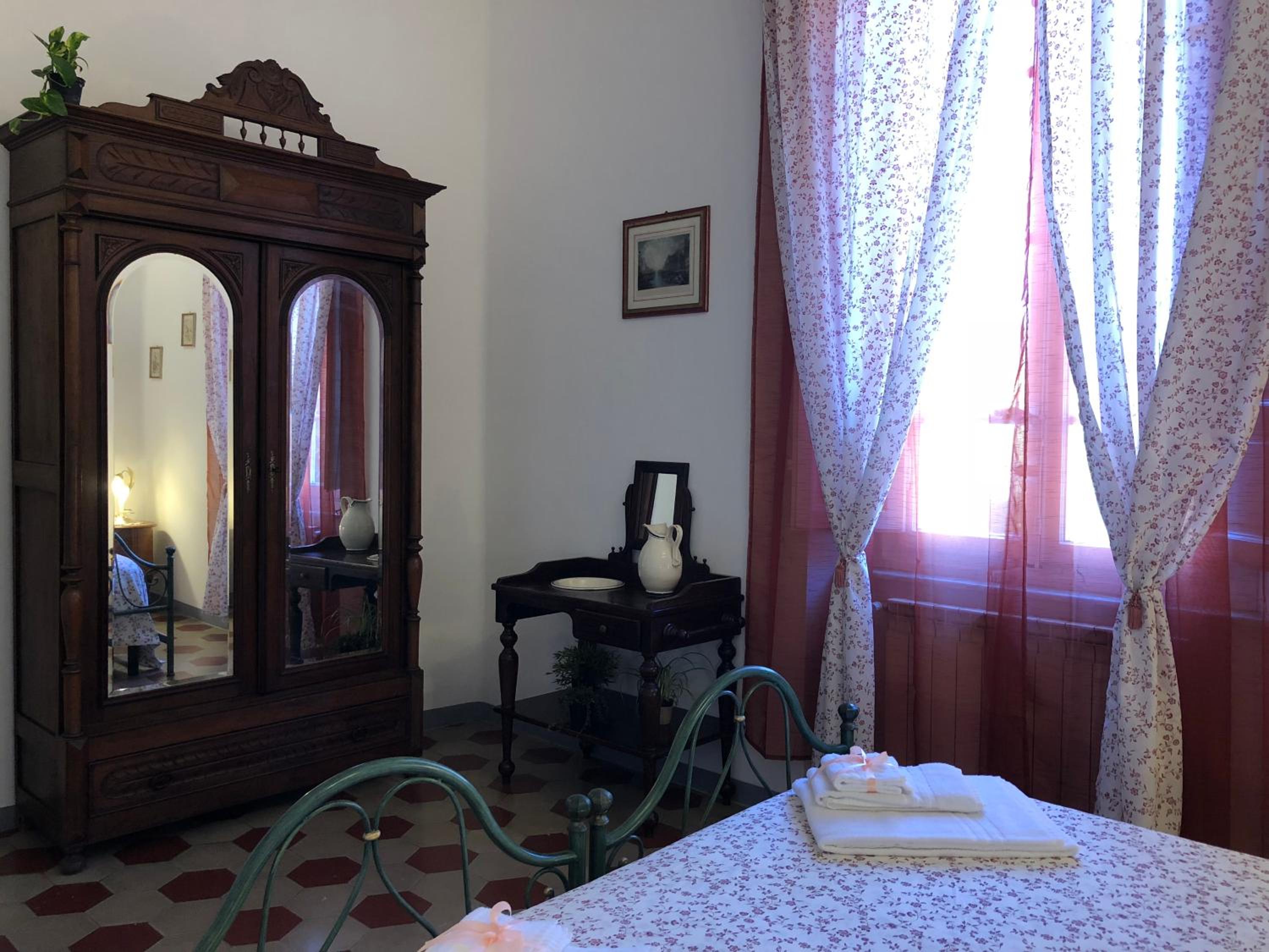 Double or Twin Room with Private Bathroom photo 3
