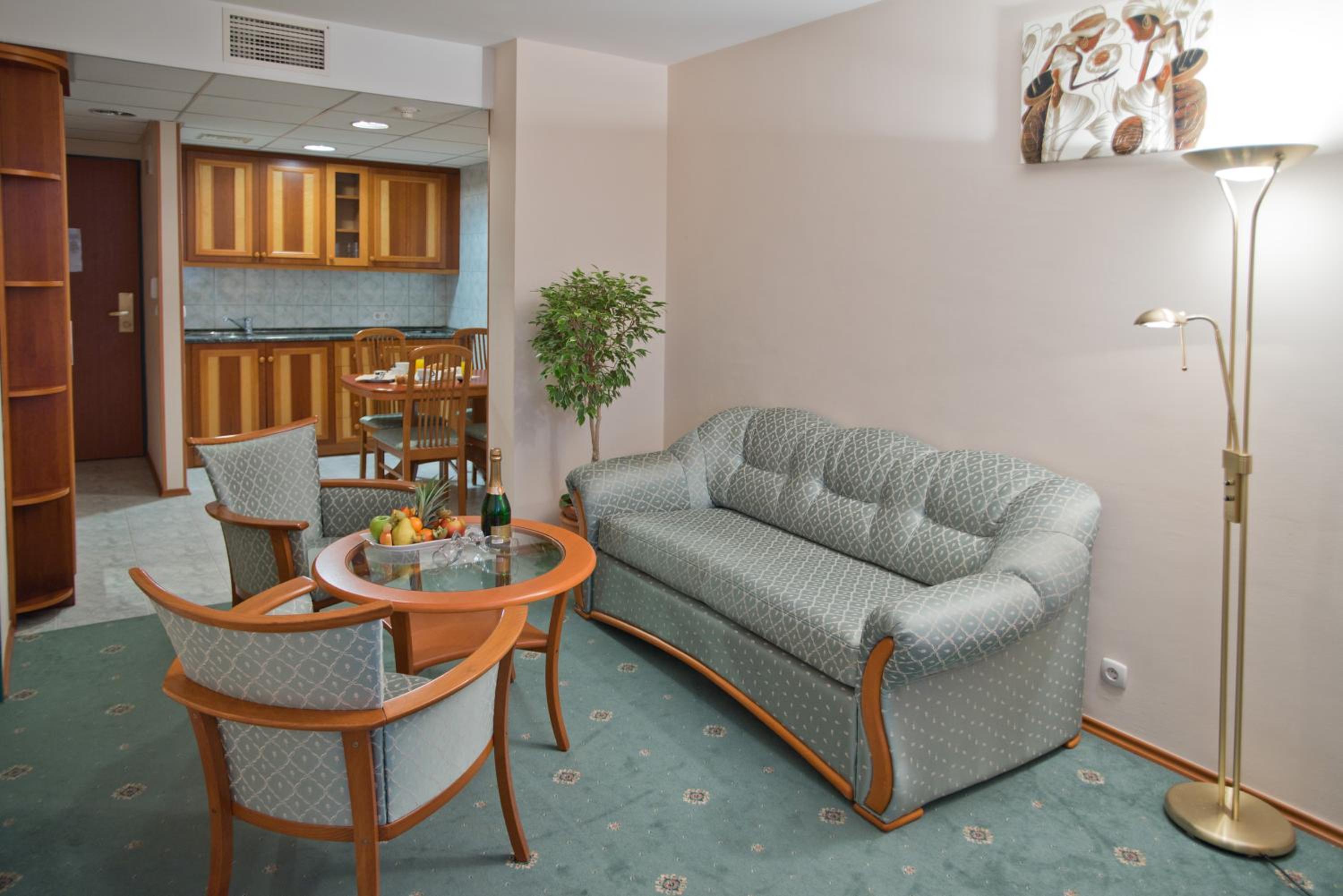One-Bedroom Apartment - Photo 1