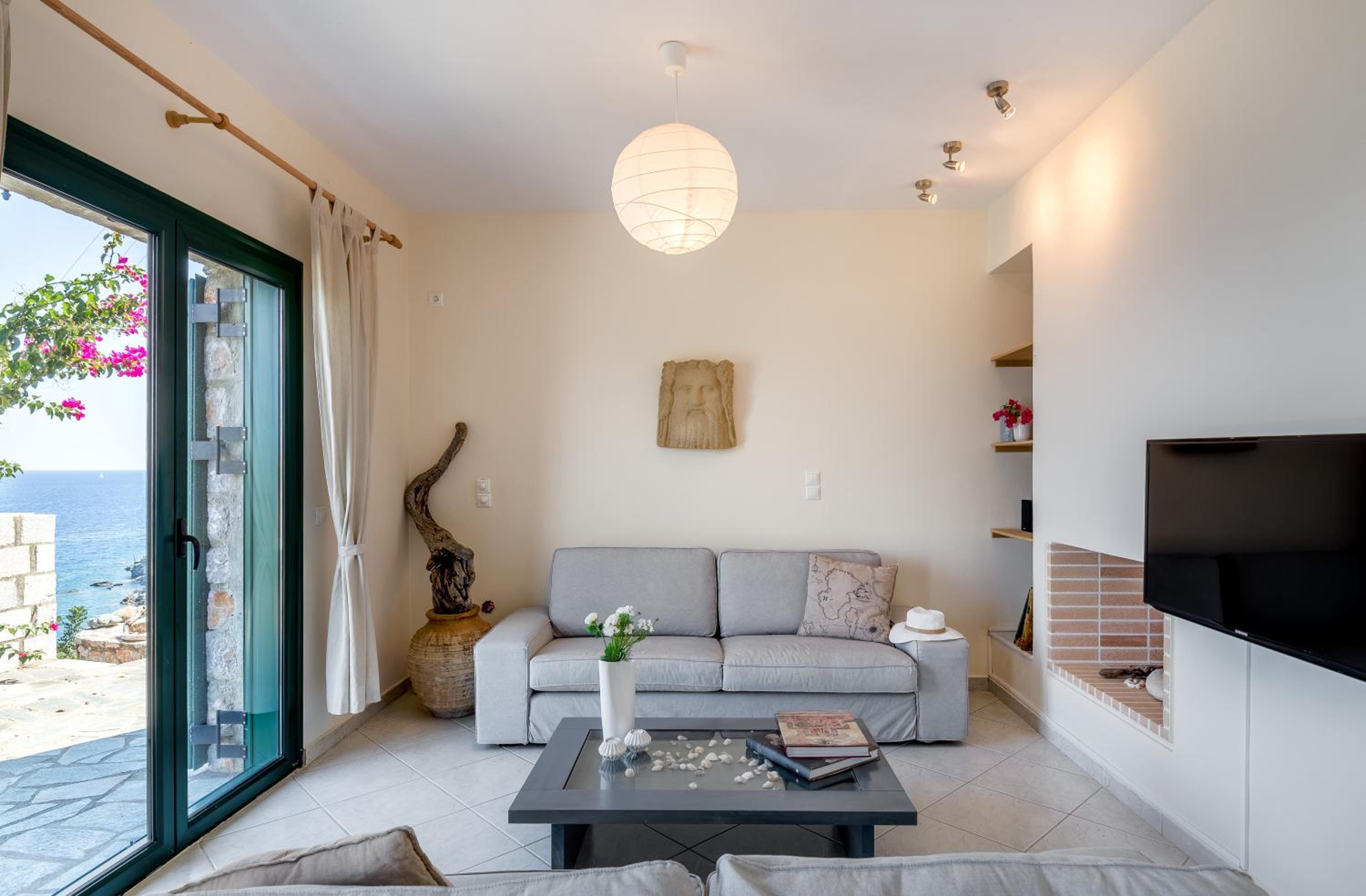 Three-Bedroom Villa photo 1