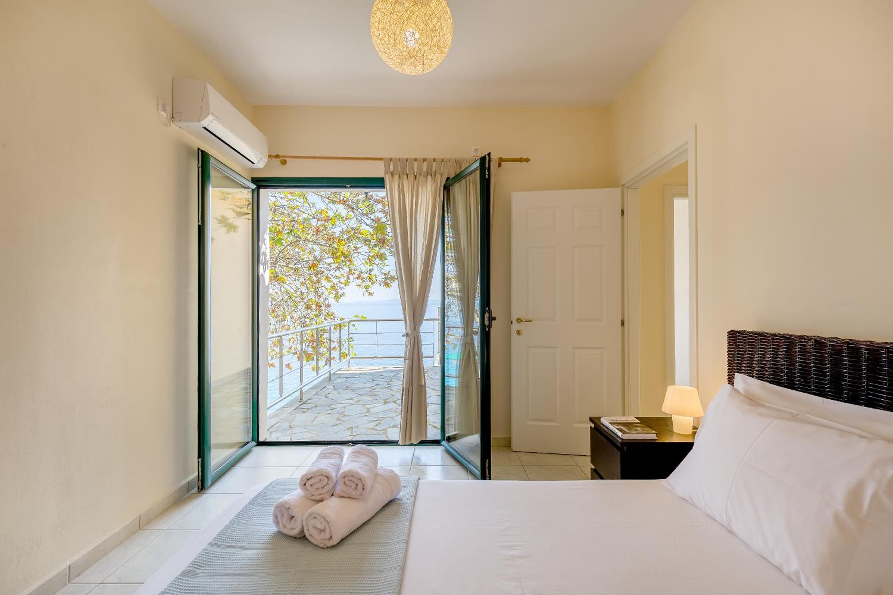 Three-Bedroom Villa photo 2