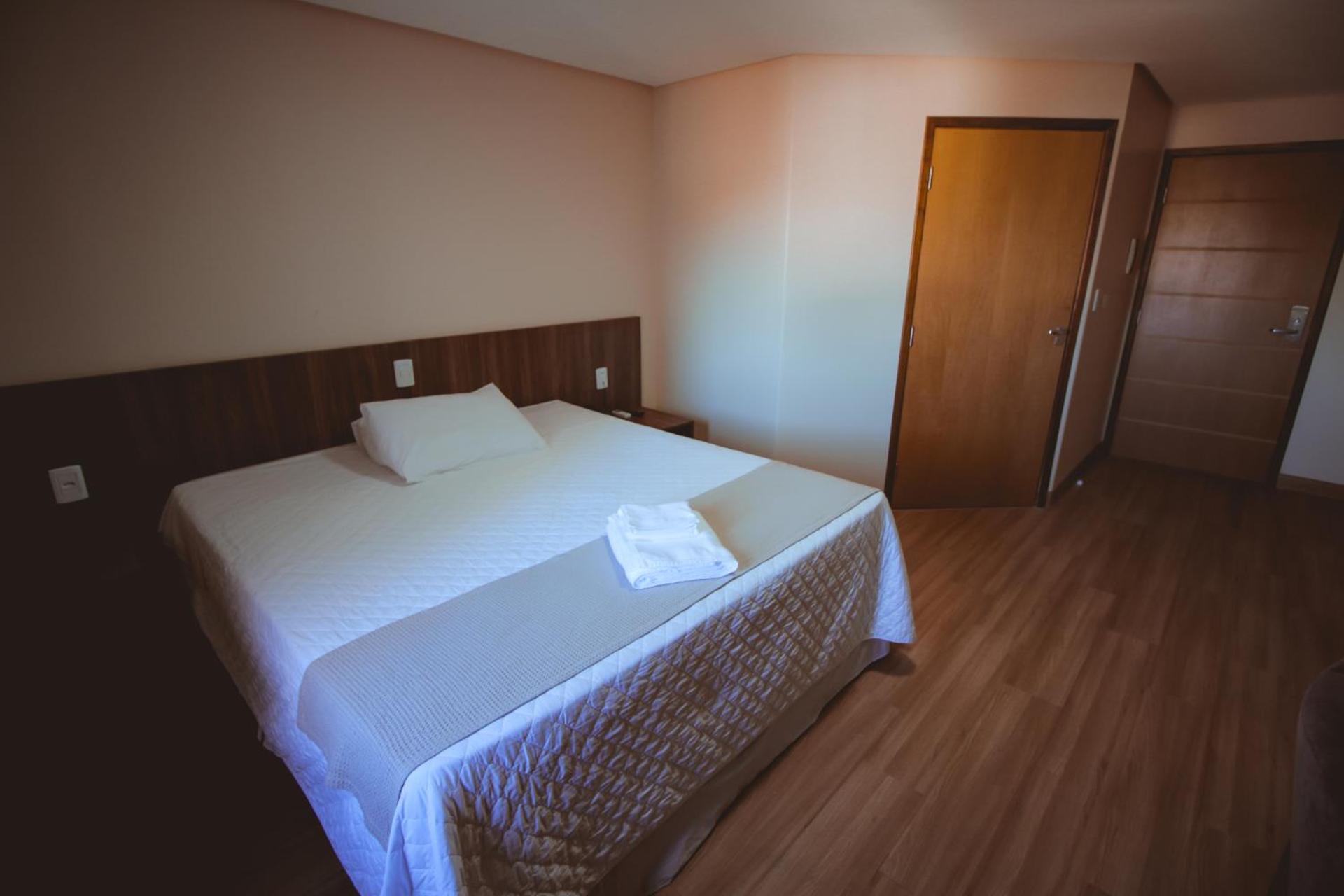 Deluxe King Suite photo 3