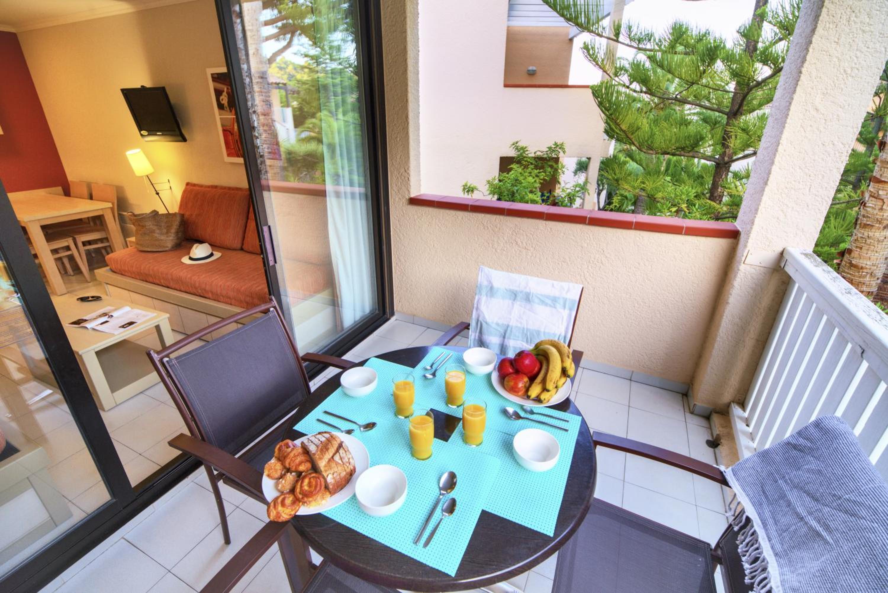Standard Studio with Sleeping Alcove and Terrace or Balcony (4 people) photo 2