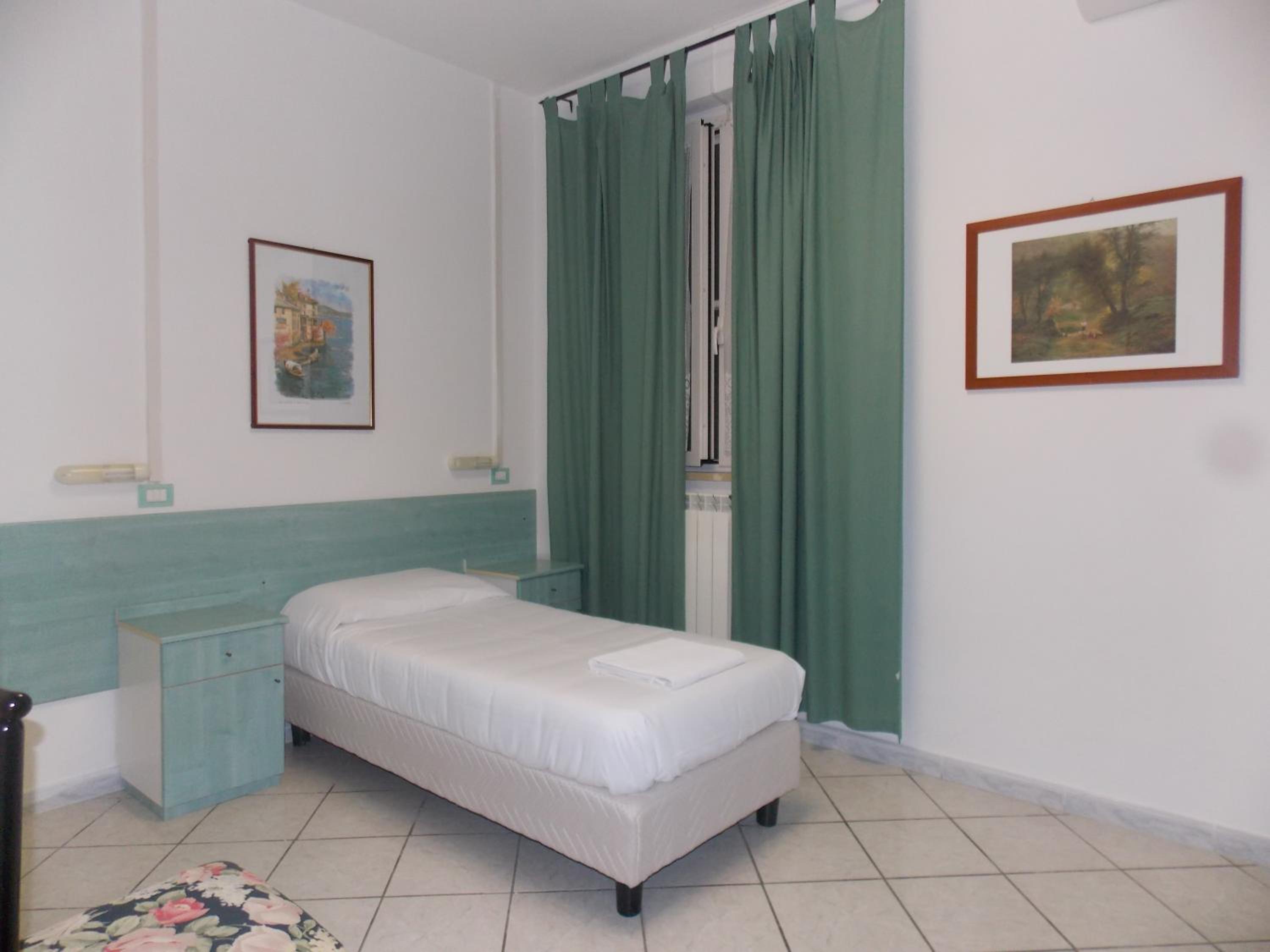 Single Room photo 3