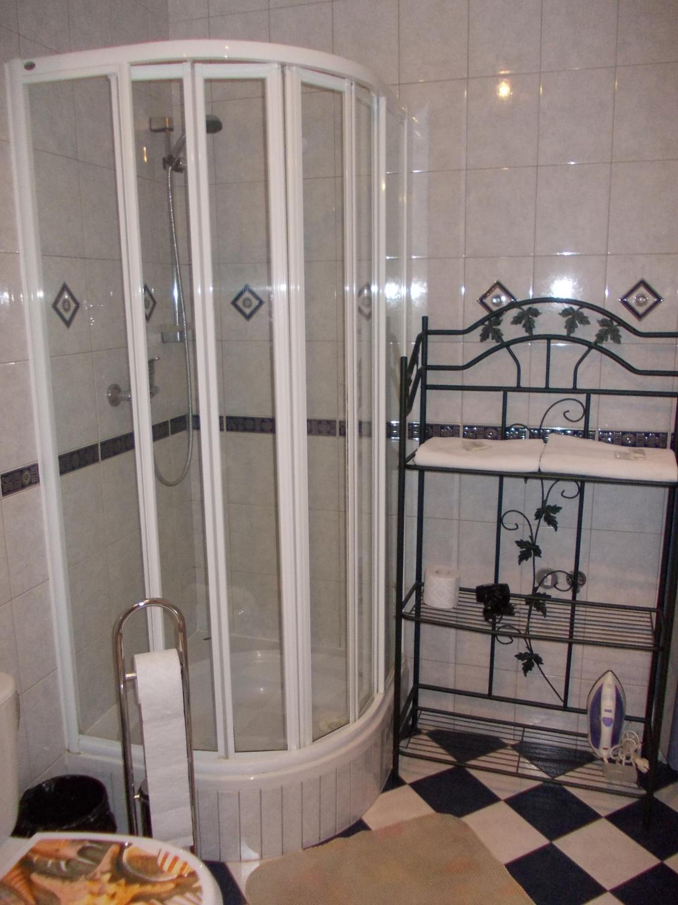 Quadruple Room - Photo 8